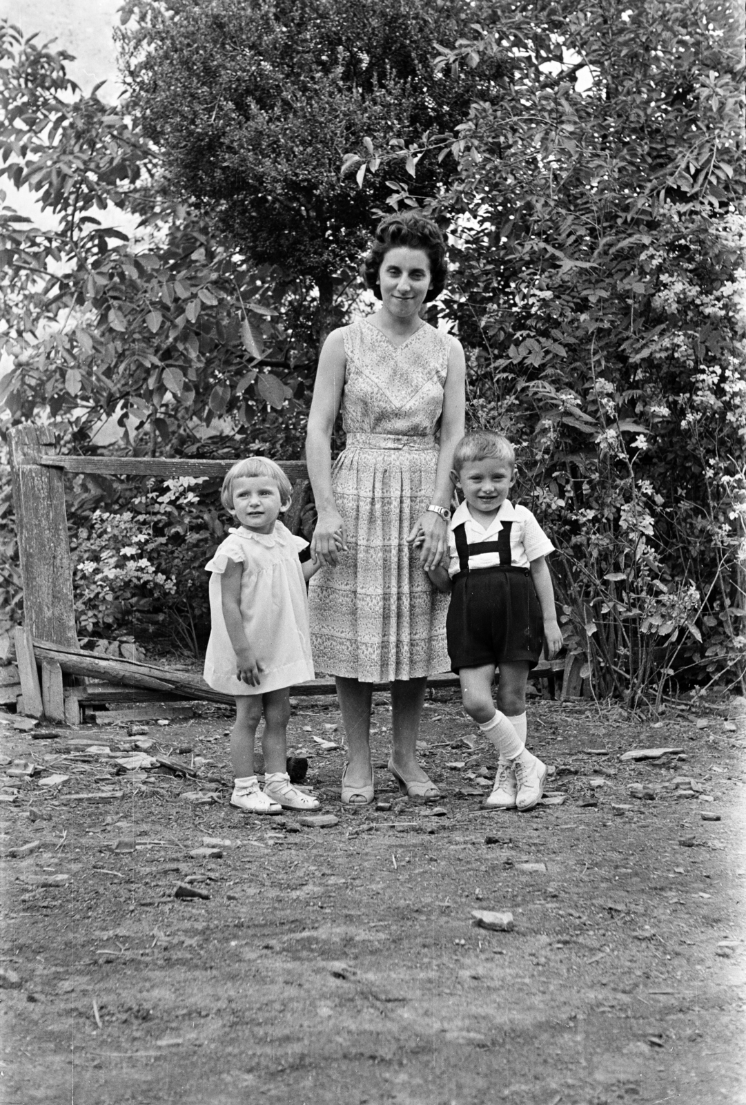 1958, Lipovits Károly, mother, kid, hold hands, Fortepan #271179