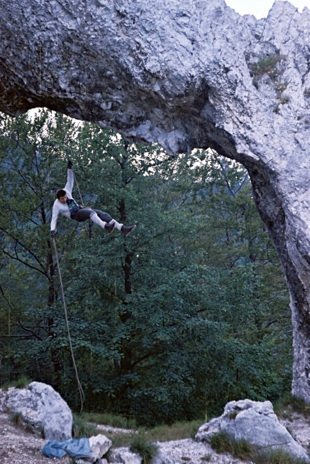 Hungary, Pilis Mountains, Vaskapu-szikla., 1965, Drimbe József, colorful, hill climbing, Fortepan #27119