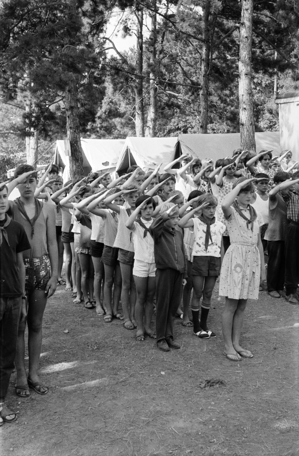 Hungary, Balatongyörök, táborozó úttörök., 1963, Lipovits Károly, salute, tie, tent, Fortepan #271195