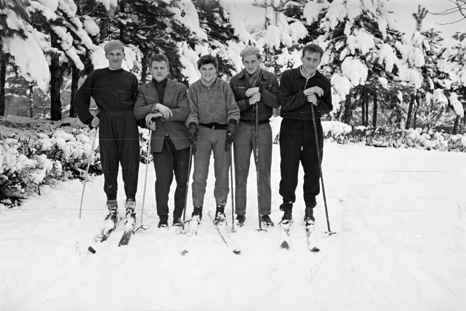 1955, Lipovits Károly, men, tableau, youth, skiing, height chart, Fortepan #271267