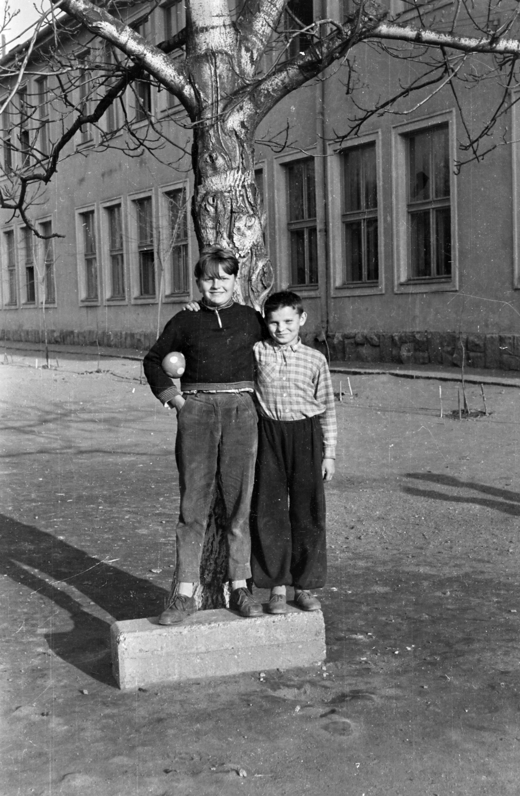 1964, Lipovits Károly, Best of, boys, ball, wood, Fortepan #271350