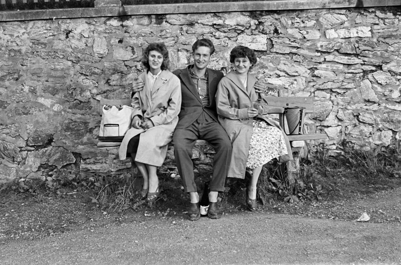 1957, Lipovits Károly, smile, bench, youth, three people, Fortepan #271392