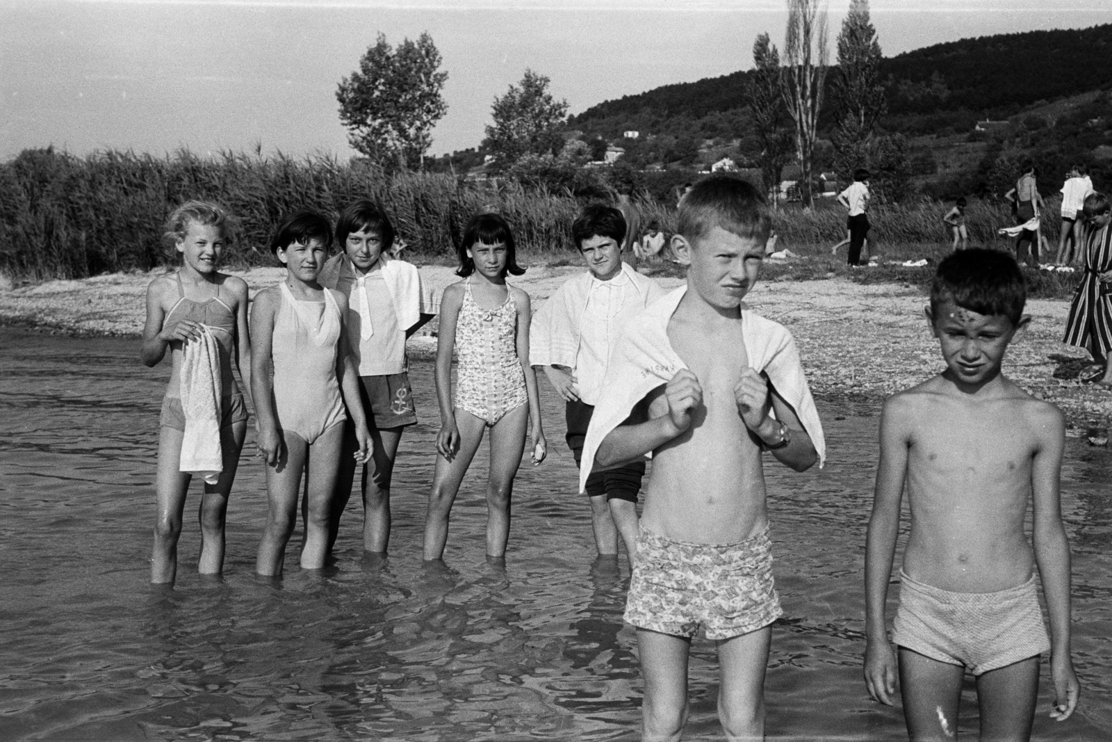 Hungary, Balatongyörök, szabadstrand., 1969, Lipovits Károly, girl, bathing suit, boy, Fortepan #271521