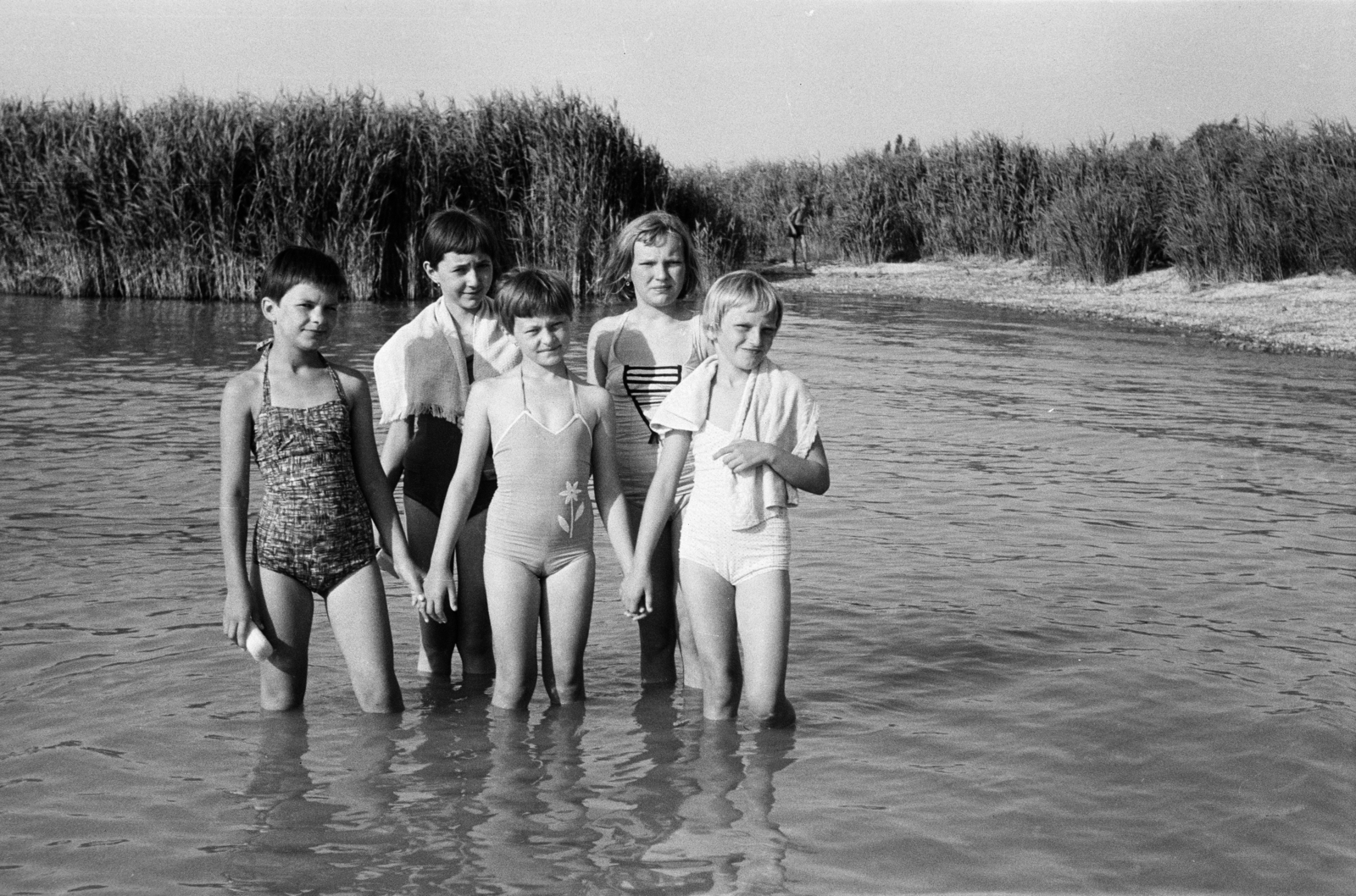 Hungary, Balatongyörök, szabadstrand., 1969, Lipovits Károly, girl, bathing suit, Fortepan #271522