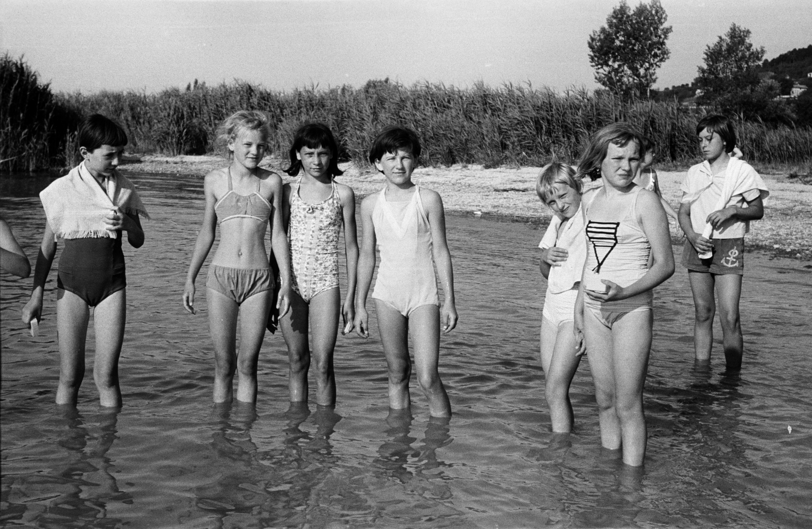 Hungary, Balatongyörök, szabadstrand., 1969, Lipovits Károly, bath, girl, bathing suit, Fortepan #271523
