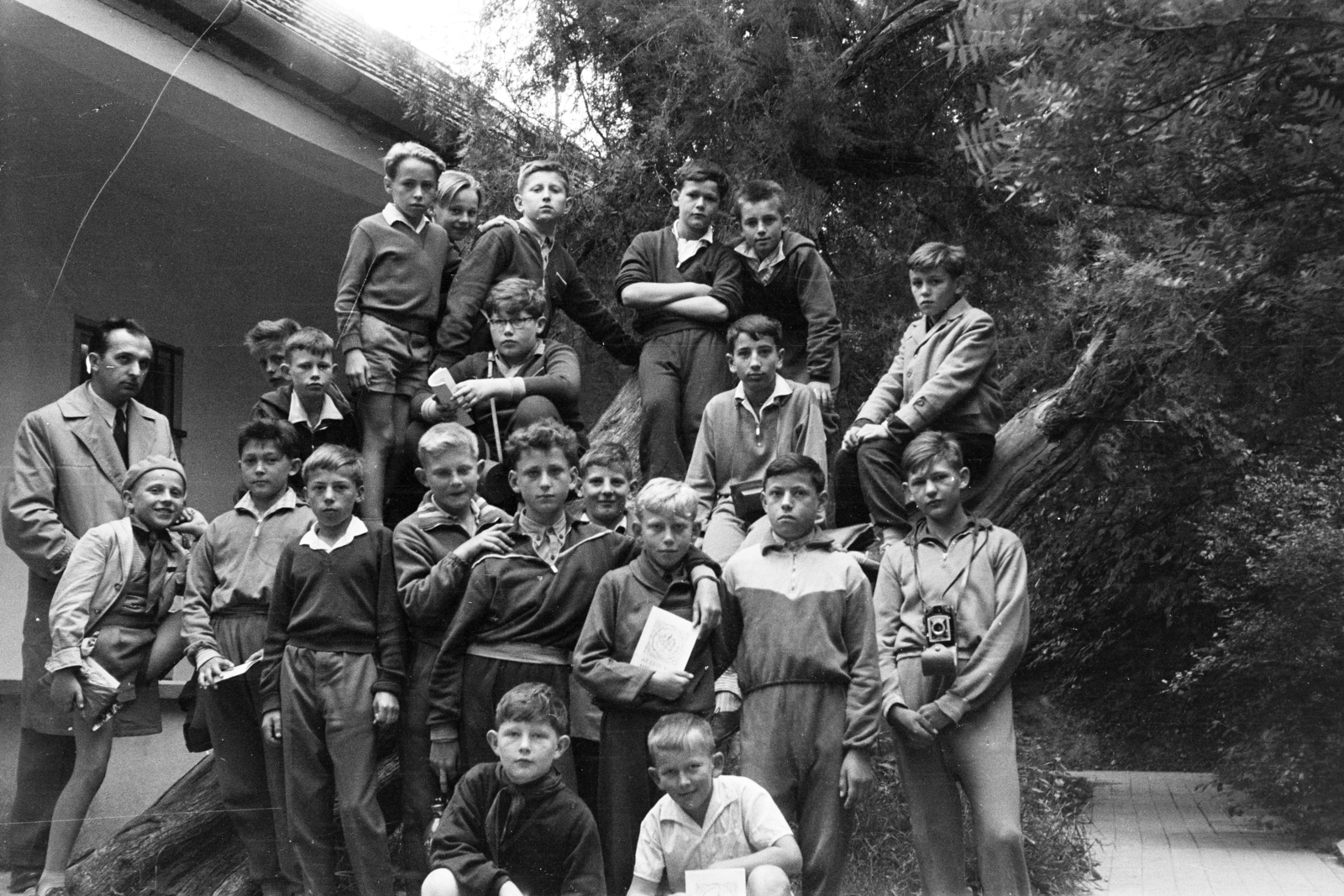 Magyarország, Eger, Gárdonyi Géza utca, a felvétel az író háza, a Gárdonyi Géza Emlékmúzeum előtt készült., 1961, Lipovits Károly, Fortepan #271542