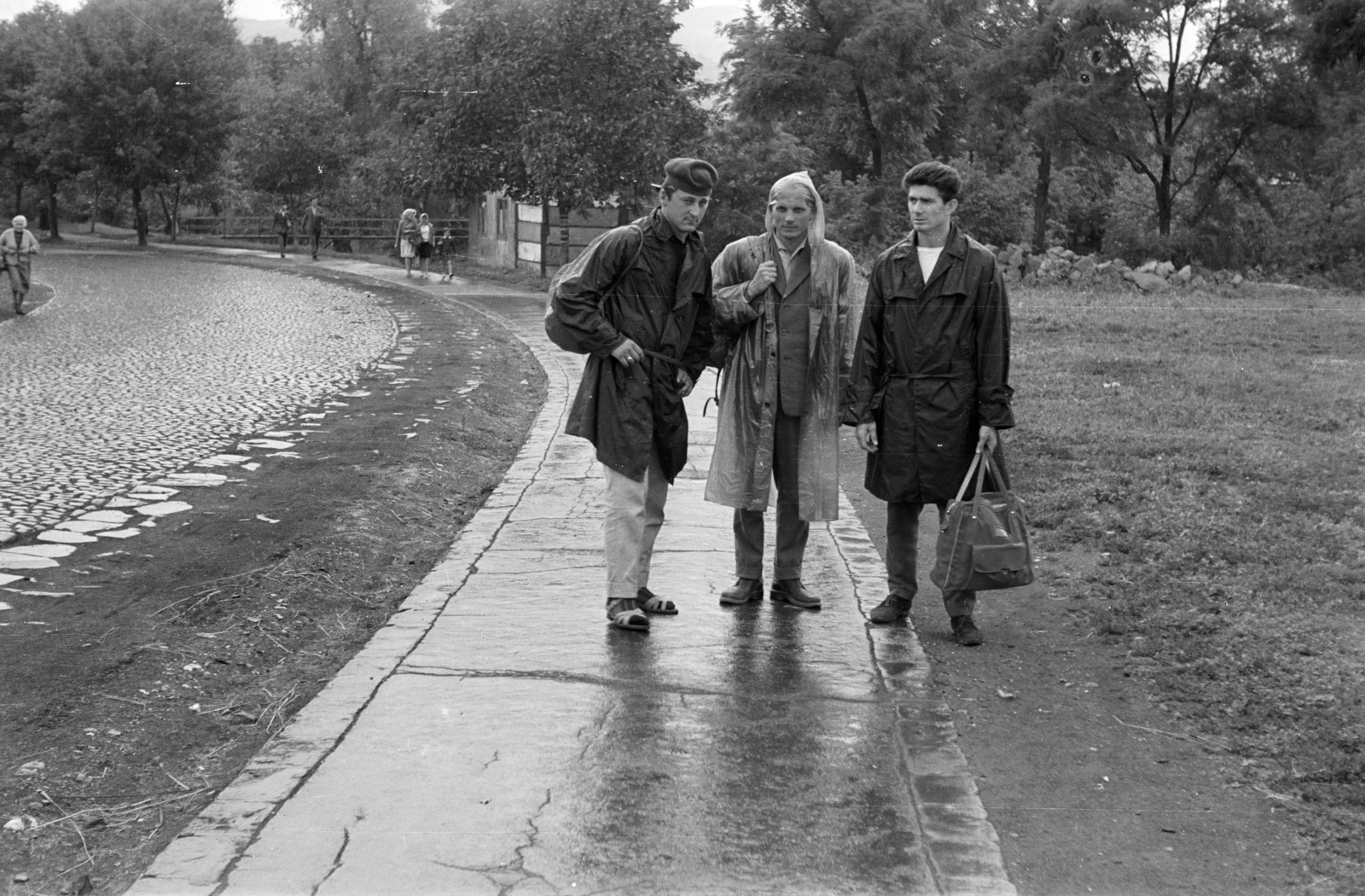 1963, Lipovits Károly, three people, raincoat, Fortepan #271556