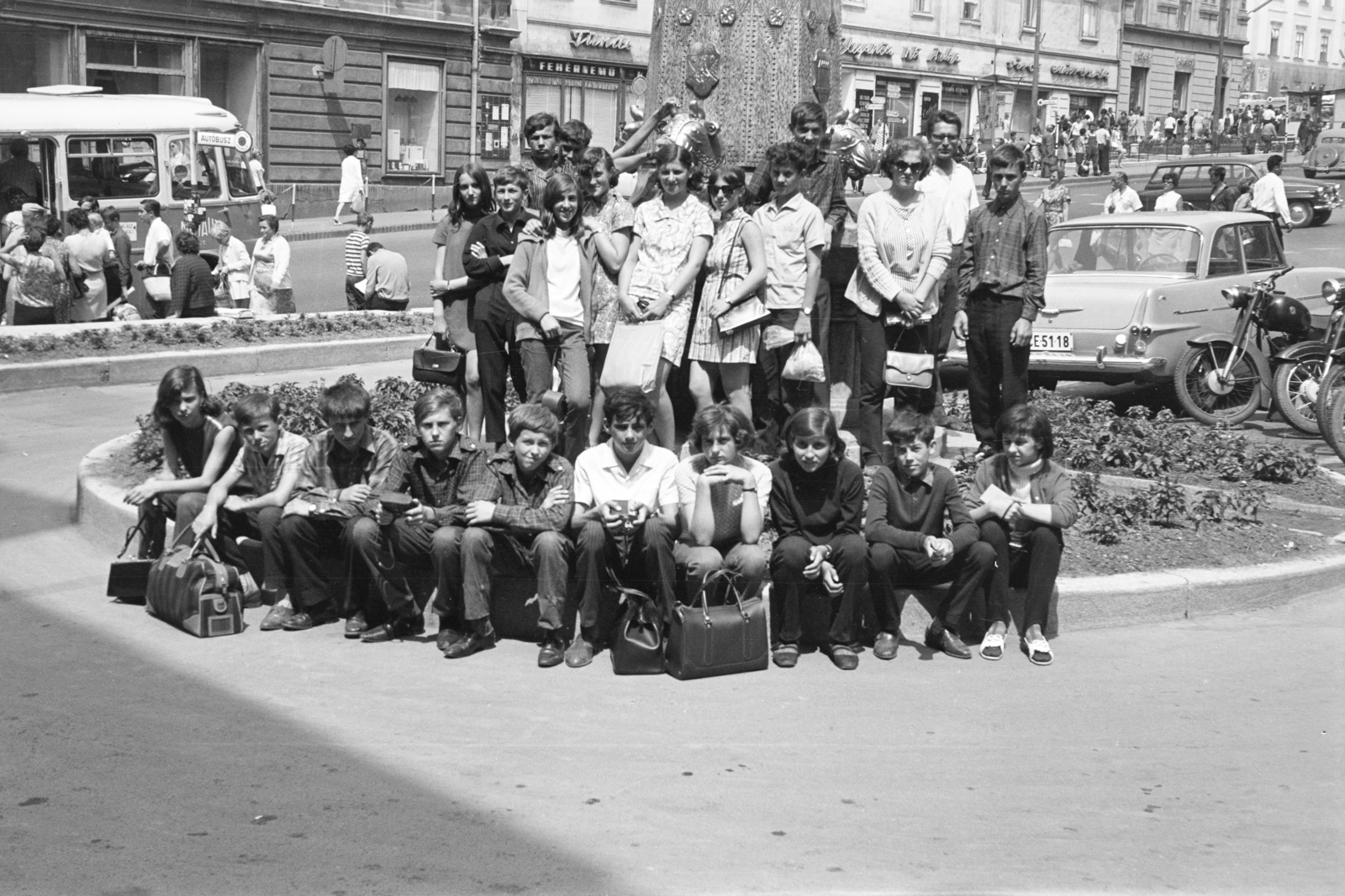 Hungary, Pécs, Széchenyi tér, háttérben a Zsolnay-kút., 1972, Lipovits Károly, Ikarus 620, Fortepan #271568