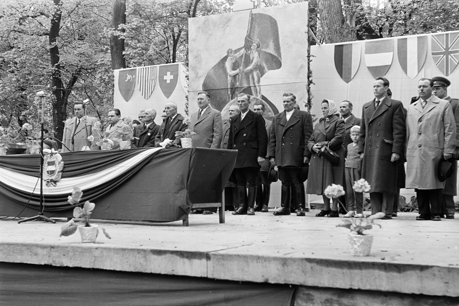 1960, Lipovits Károly, festive, political decoration, standing at attention, Fortepan #271580