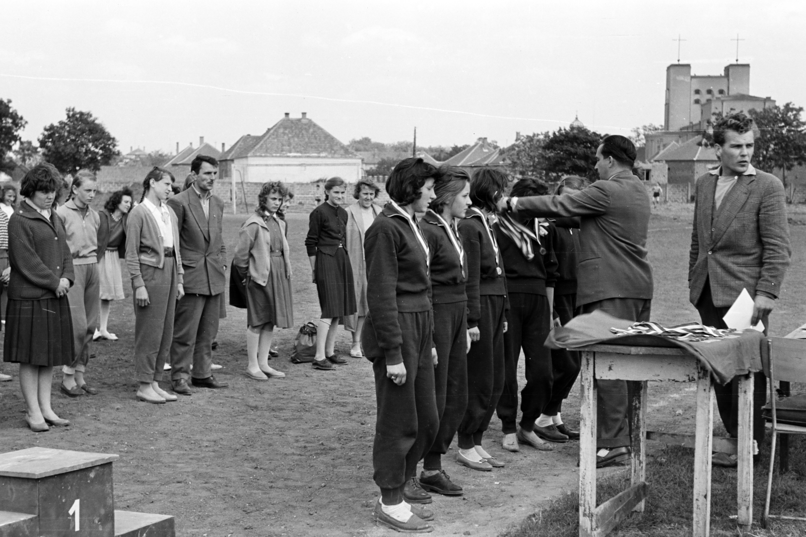 Magyarország, Csorna, sporttelep, háttérben jobbra a Jézus Szíve-templom., 1961, Lipovits Károly, Fortepan #271761