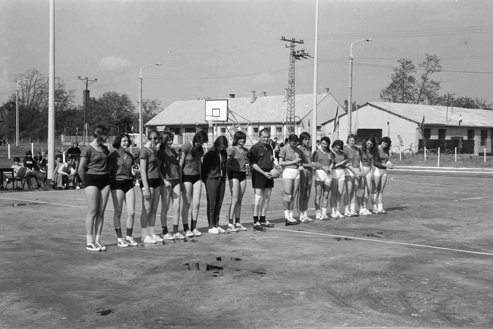 Hungary, Csorna, a Csukás Zoltán Mezőgazdasági Technikum és Szakképző Iskola sportpályája., 1966, Lipovits Károly, Fortepan #271769