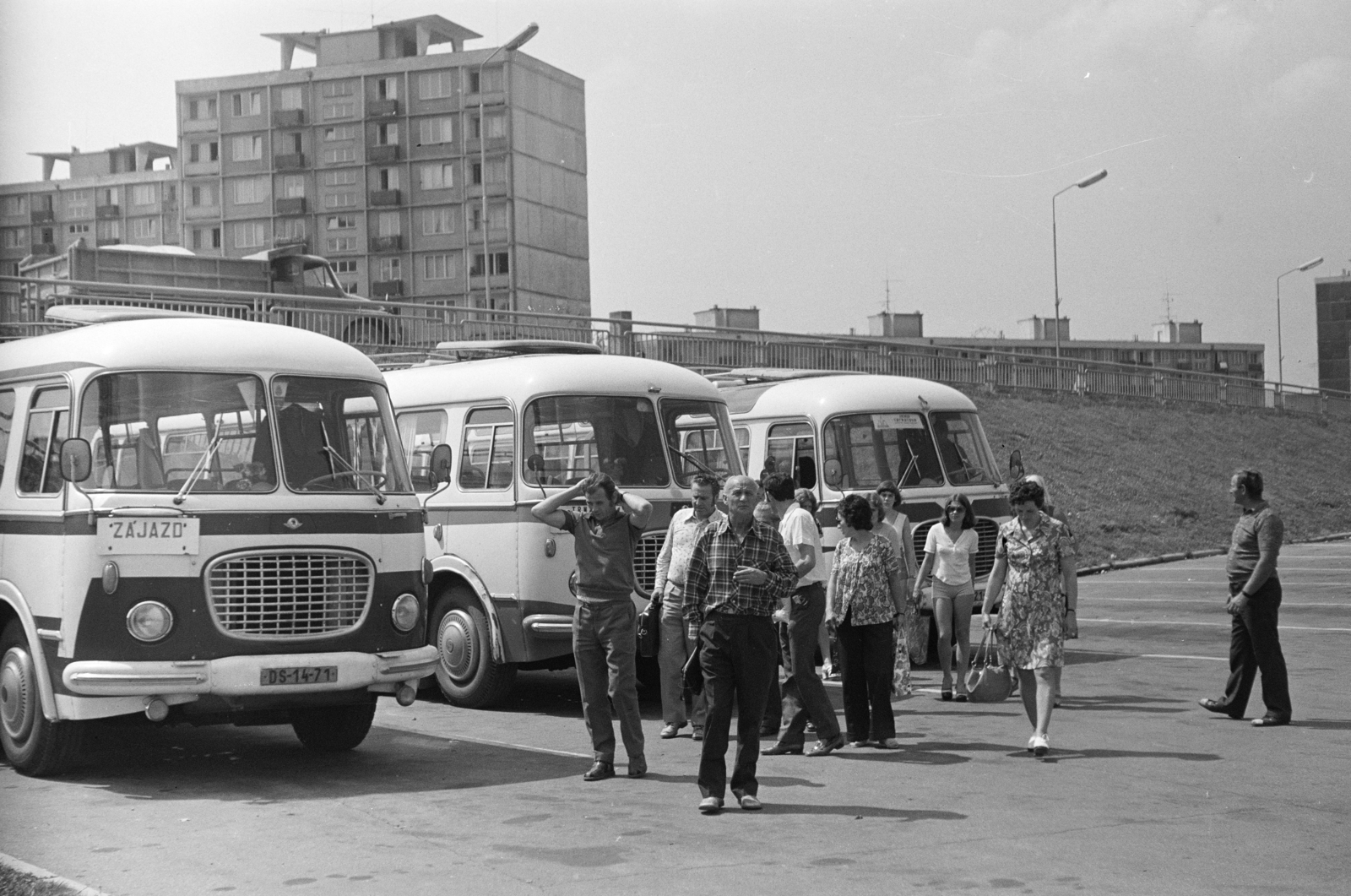 Szlovákia, Pöstyén, parkoló a Krajinský híd lehajtójánál., 1970, Lipovits Károly, autóbusz, Skoda 706 RTO, Fortepan #271783