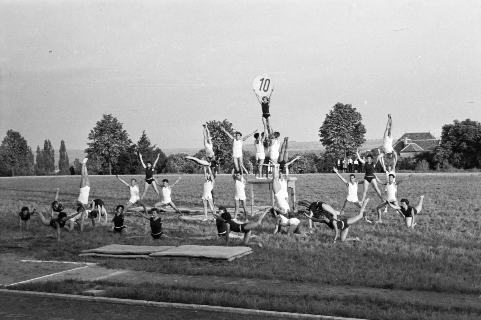 1958, Lipovits Károly, feat, human pyramid, Fortepan #271794