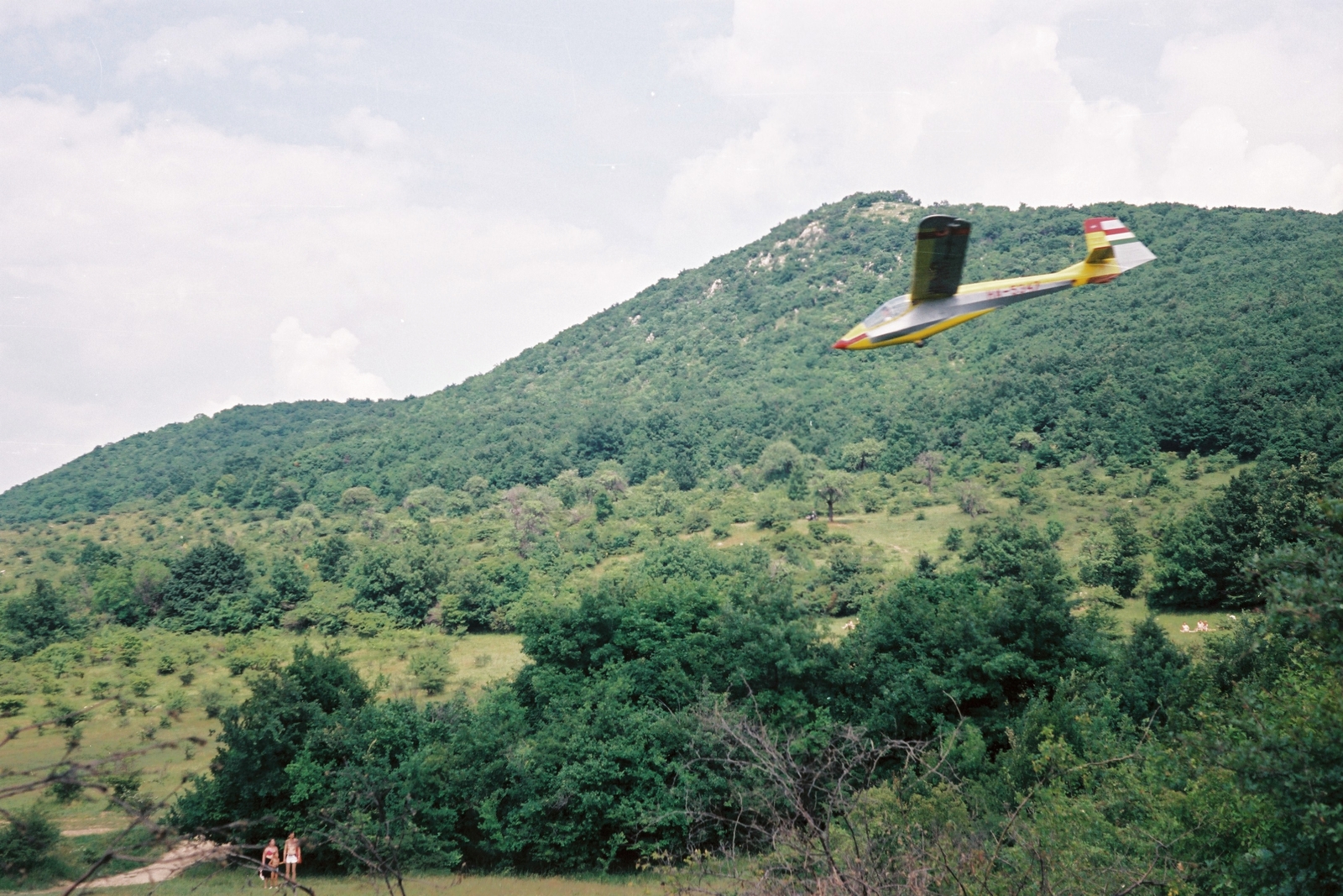 Hungary, Hármashatárhegy Airport, Budapest II., Góbé vitorlázó repülőgép., 1988, Drimbe József, transport, colorful, Hungarian brand, flying, landscape, airport, sailplane, Budapest, Fortepan #27183