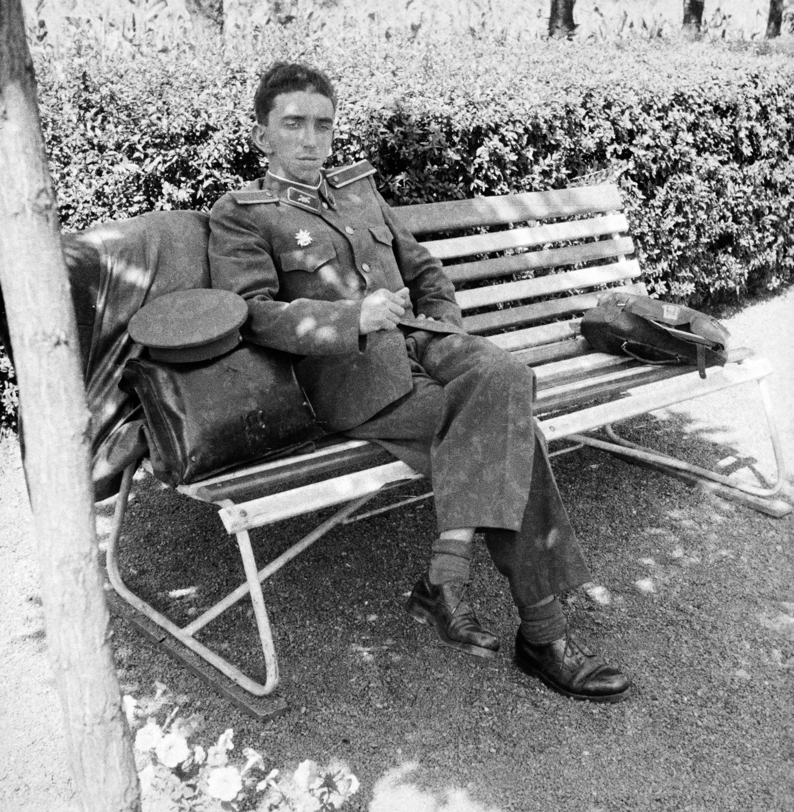1954, Lipovits Károly, uniform, soldier, peaked cap, bench, bag, Fortepan #271864