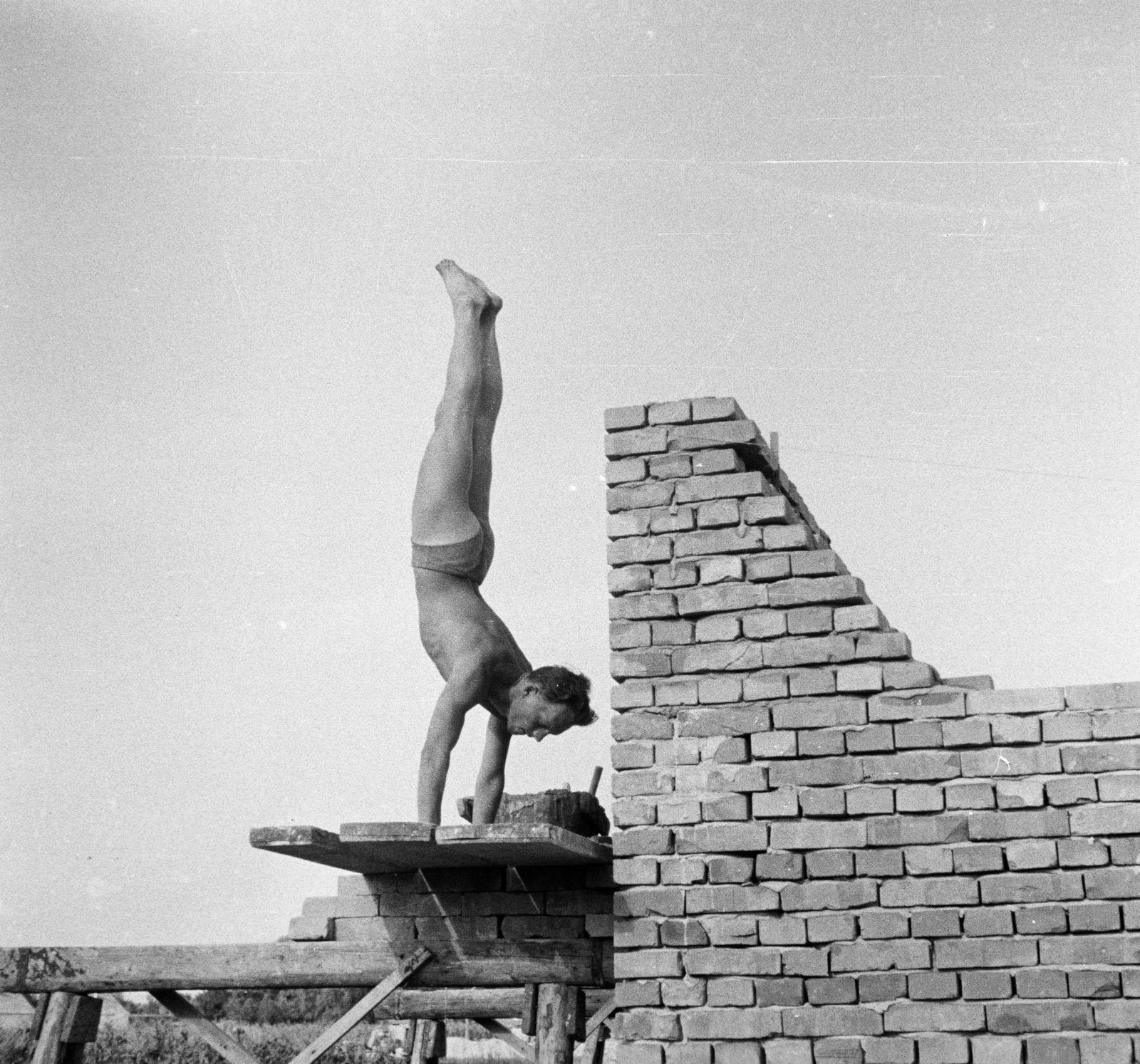 1957, Lipovits Károly, Best of, feat, handstand, Fortepan #271870