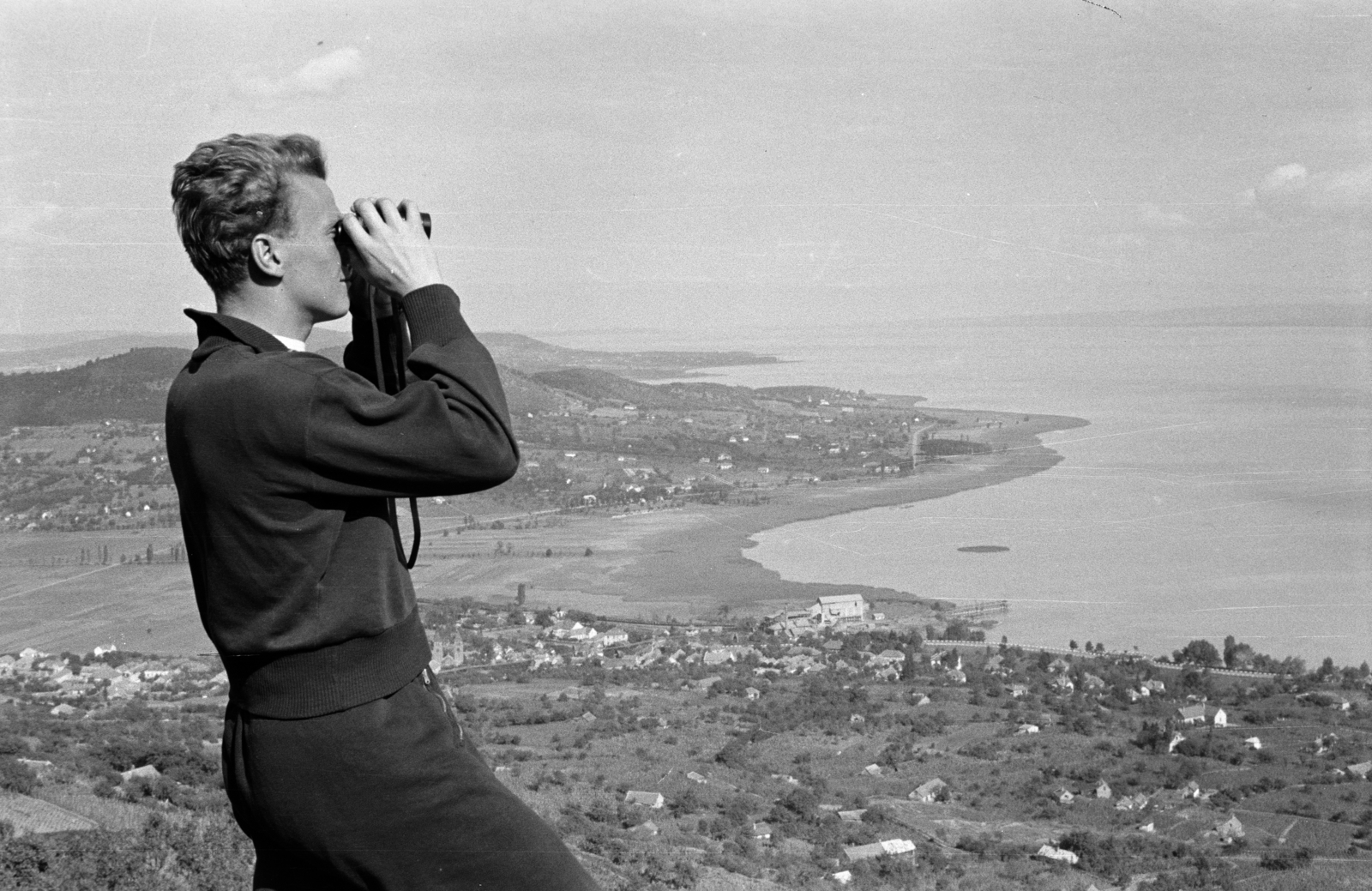 Hungary,Lake Balaton, Badacsonytomaj,Badacsony, 1956, Lipovits Károly, picture, binoculars, view, Fortepan #271886