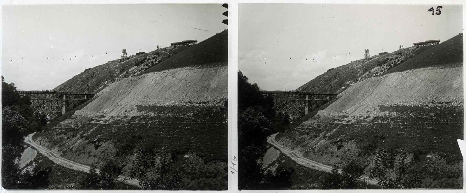 Romania,Transylvania, Zlasti, az erdélyi bányavasút völgyáthidalása és a mészkőszállító csillesor., 1901, Schoch Frigyes, steam locomotive, railway, bridge, mining, stereophoto, Fortepan #27200