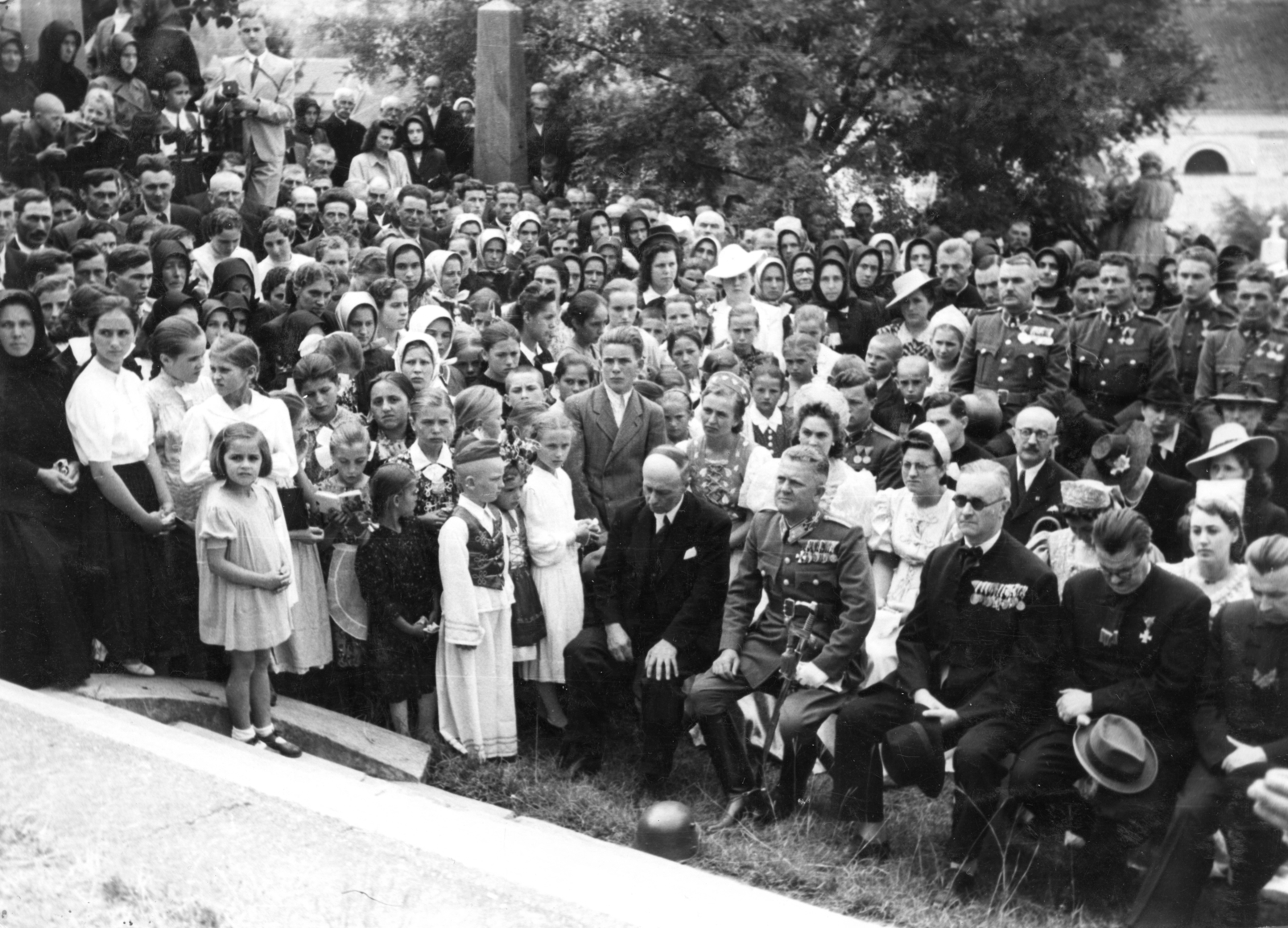 Serbia, kálváriadomb, a felvétel az országzászló avatásán készült a Havas Boldogasszony-kápolna előtt., 1942, Ripli-Littvay Katica, Fortepan #272200