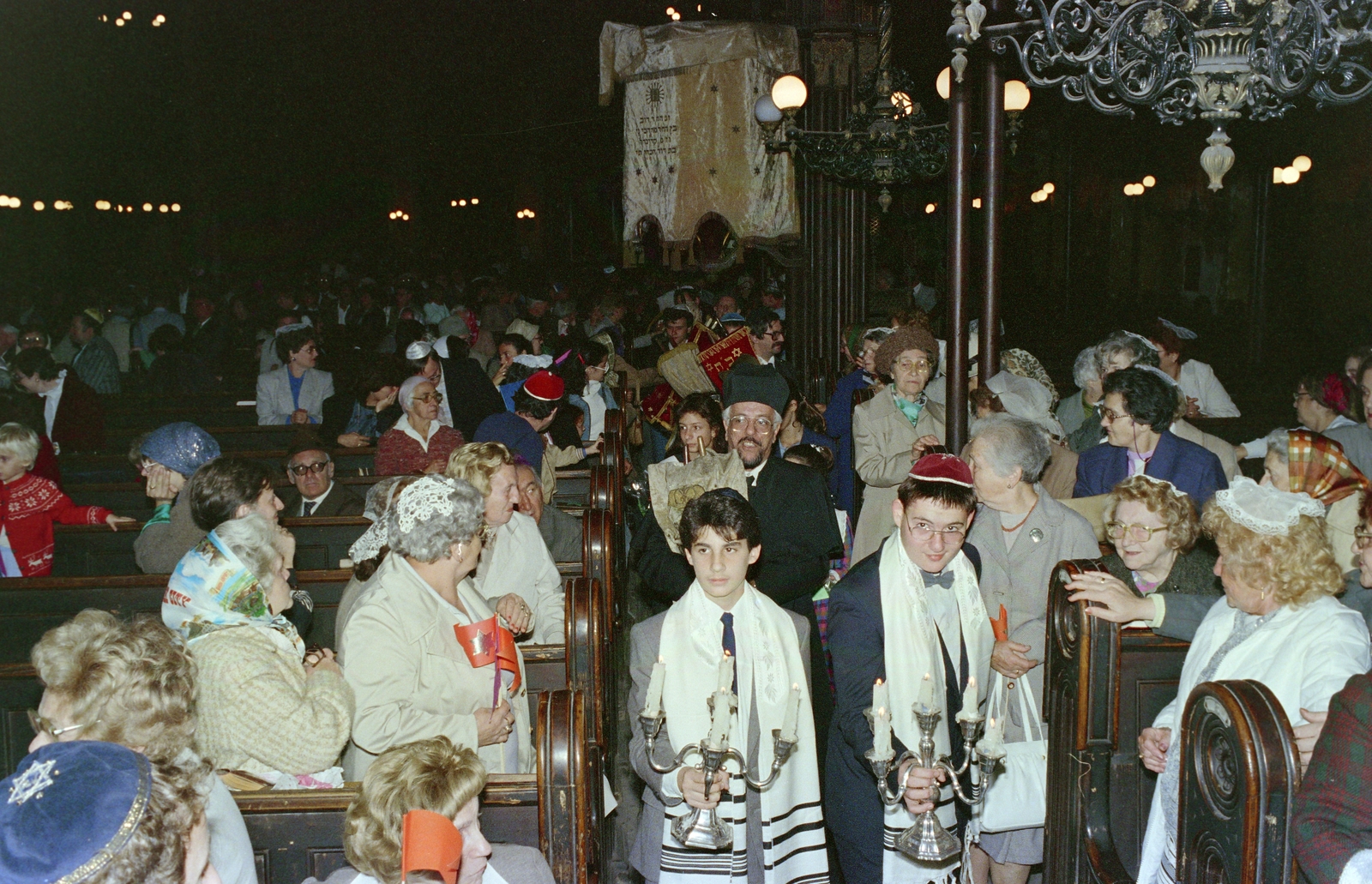 Hungary, Budapest VII., a felvétel a Dohány utcai zsinagógában készült. Középen Schőner Alfréd főrabbi., 1989, Iványi László, Budapest, Fortepan #272278