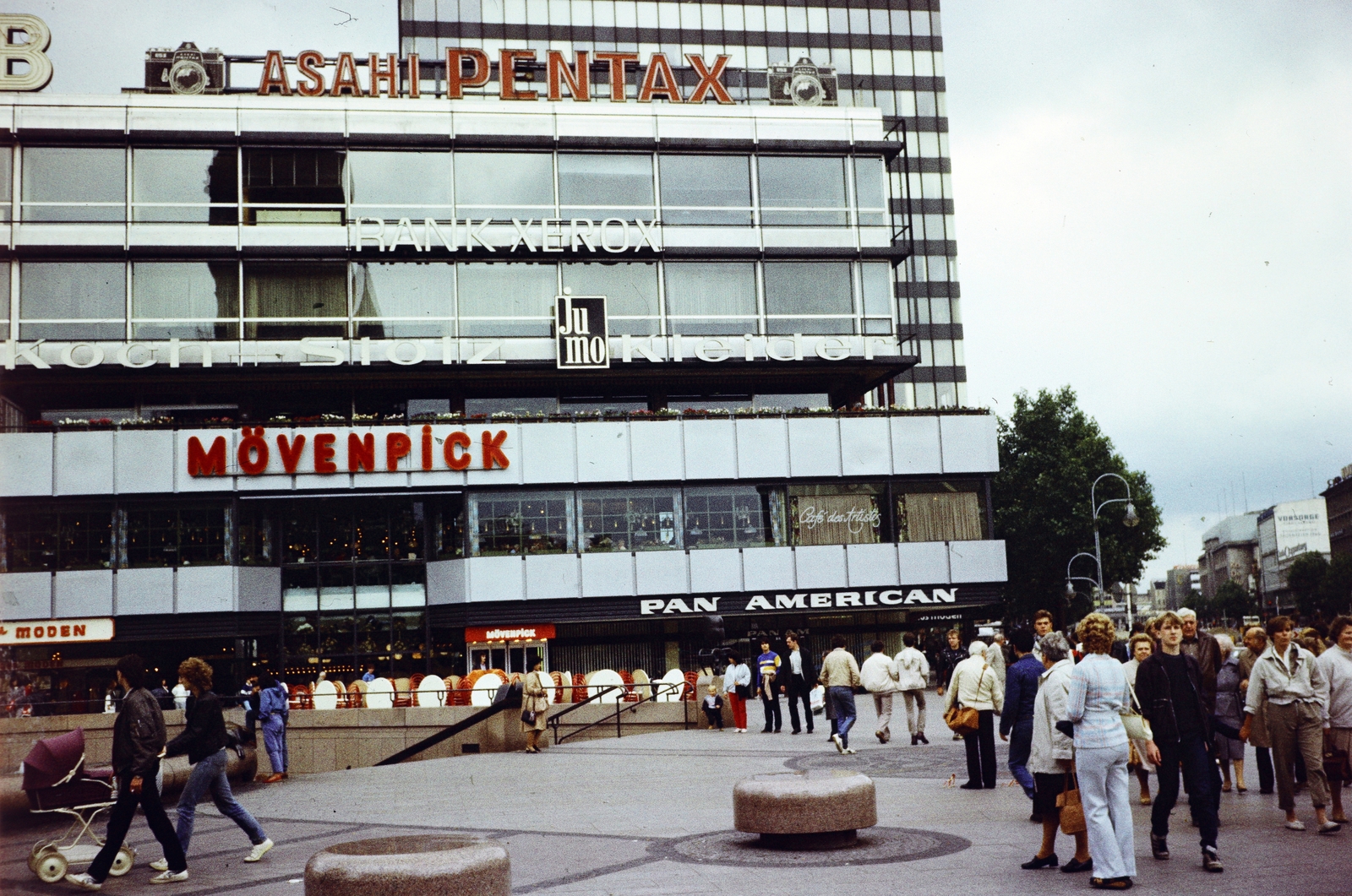 Németország, Berlin, Nyugat-Berlin, Breitscheidplatz, Europa-Center bevásárlóközpont., 1984, Darányi Zsolt, Fortepan #272321