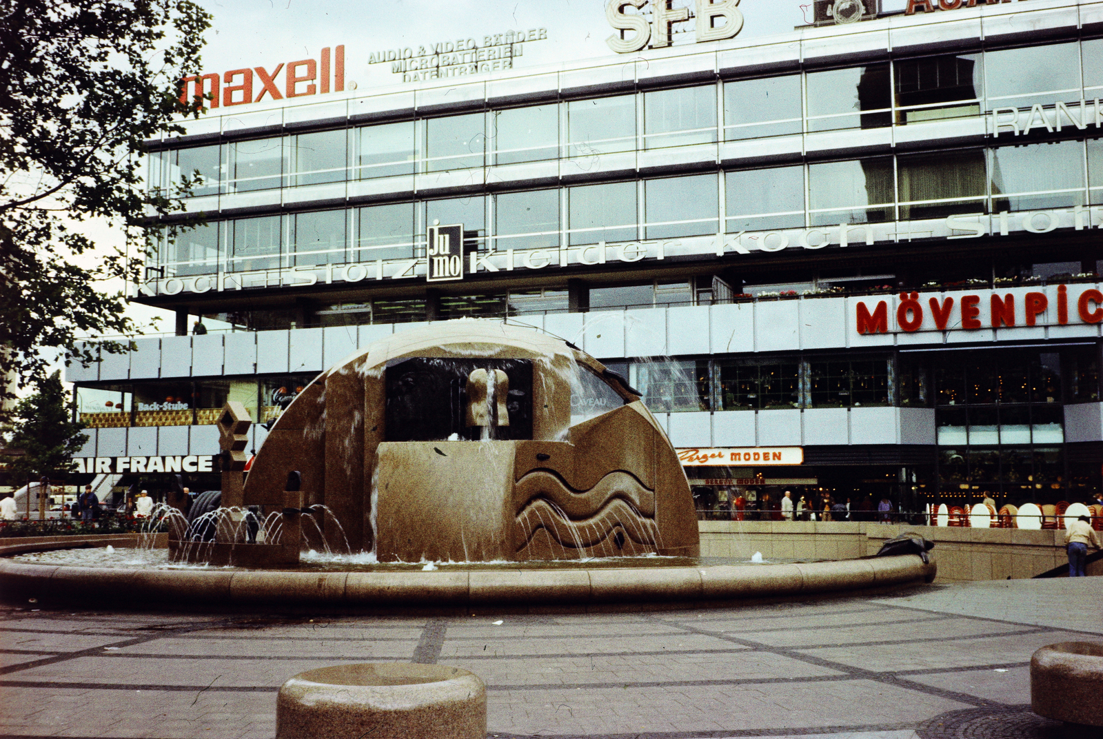 Germany, Berlin, Nyugat-Berlin, Breitscheidplatz, Europa-Center bevásárlóközpont., 1984, Darányi Zsolt, Fortepan #272324
