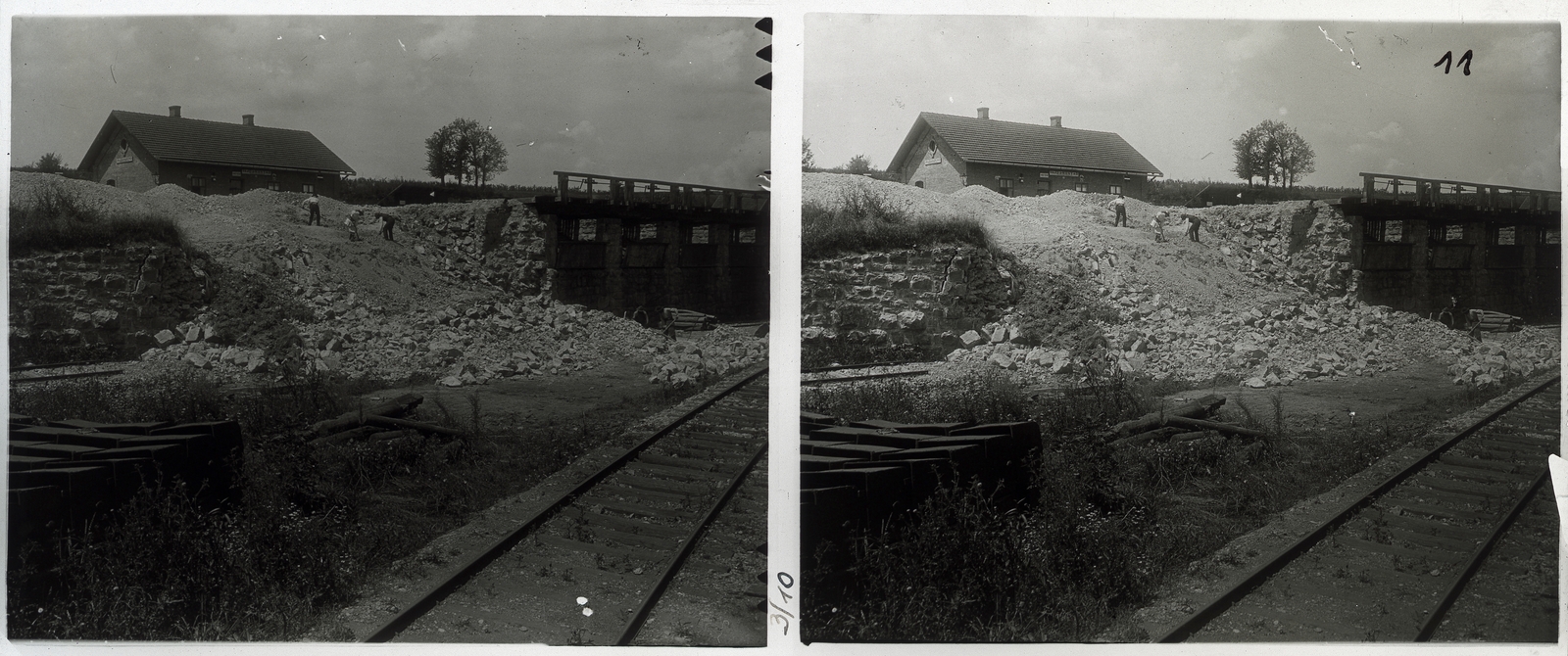 Romania,Transylvania, Hunedoara, felső pályaudvar, az erdélyi bányavasút megrongálódott pályaszakasza., 1900, Schoch Frigyes, railway, bridge, mining, train station, stereophoto, place-name signs, Fortepan #27233