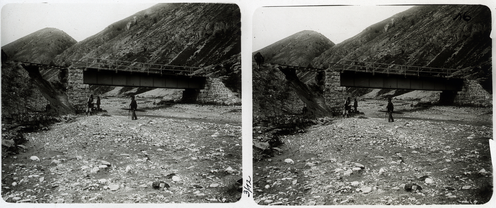 Romania,Transylvania, Nadrab, a település völgye, az erdélyi bányavasút megrongálódott pályaszakasza., 1900, Schoch Frigyes, railway, bridge, mining, stereophoto, Fortepan #27235