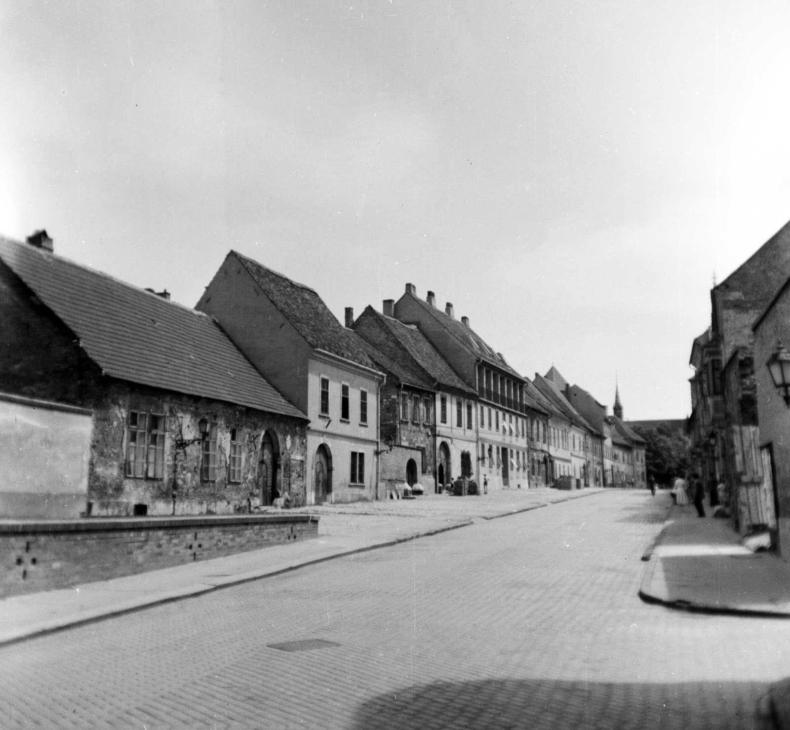 Magyarország, budai Vár, Budapest I., Fortuna utca, jobbra a Kard utca torkolata., 1959, Dervarits Diána és Póth Attila, Budapest, Fortepan #272359
