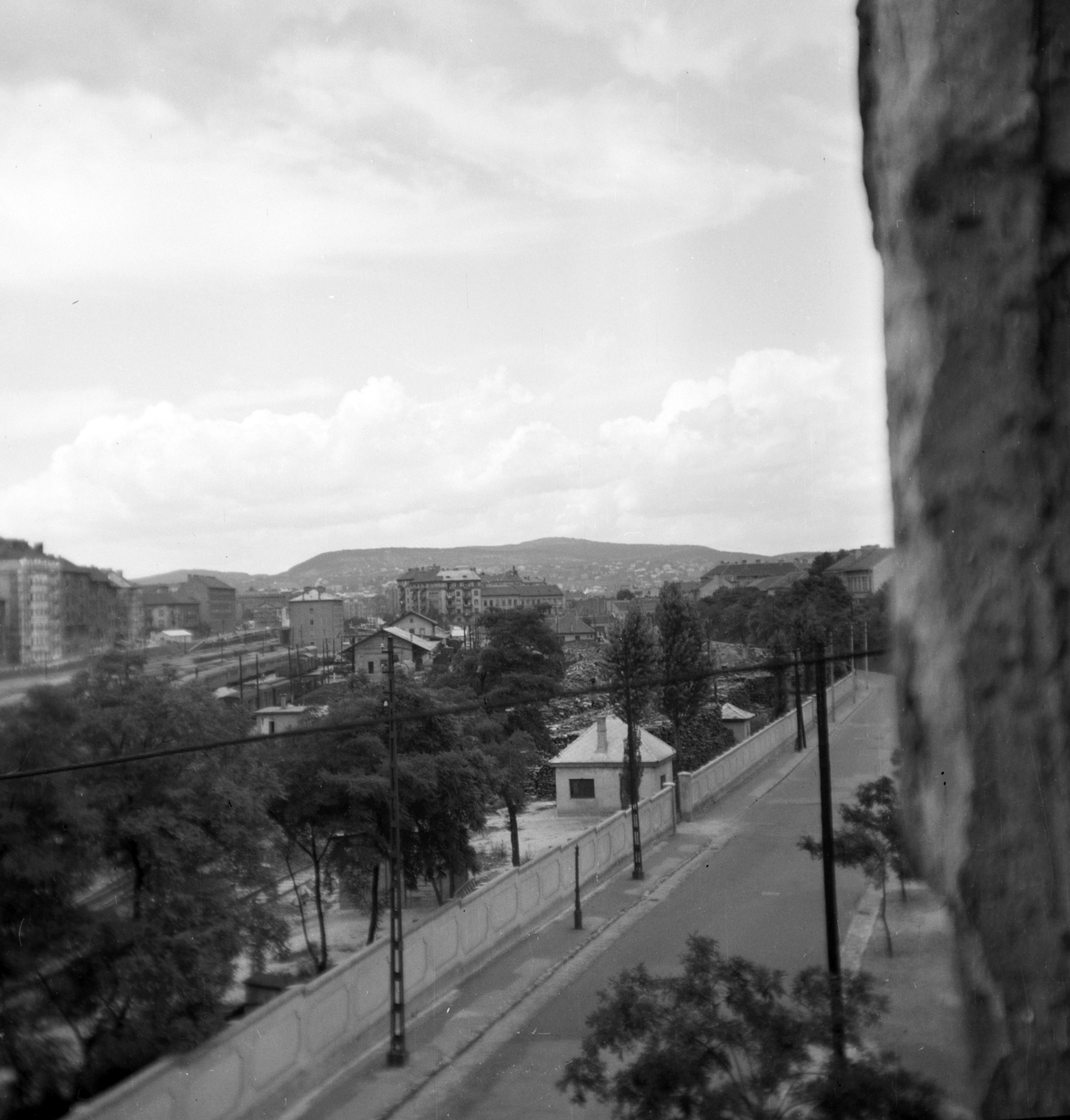 Hungary, Budapest I., Mészáros utca, kilátás a Déli pályaudvar tároló-rendező állomása felé., 1962, Dervarits Diána és Póth Attila, Budapest, Fortepan #272362