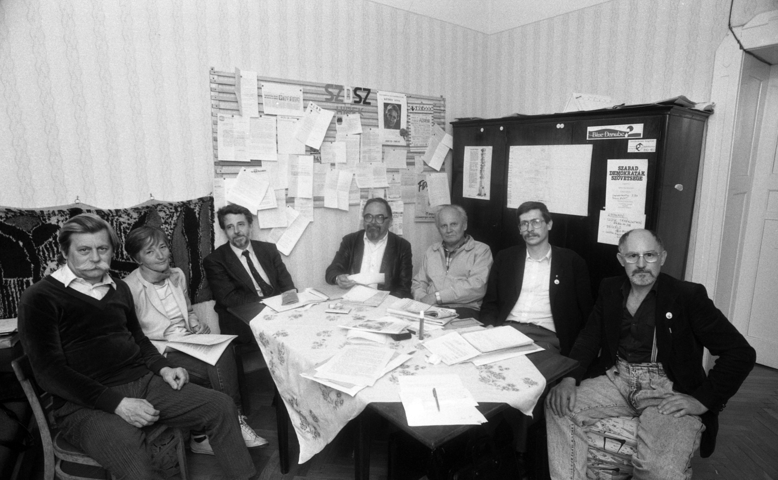 Hungary, Budapest VIII., Déri Miksa utca 10., a Szabad Demokraták Szövetségének irodája. Szabó Miklós, Solt Ottilia, Kőszeg Ferenc, Mécs Imre, Göncz Árpád, Szent-Iványi István, Vass István., 1989, Horváth Péter, Budapest, Fortepan #272480