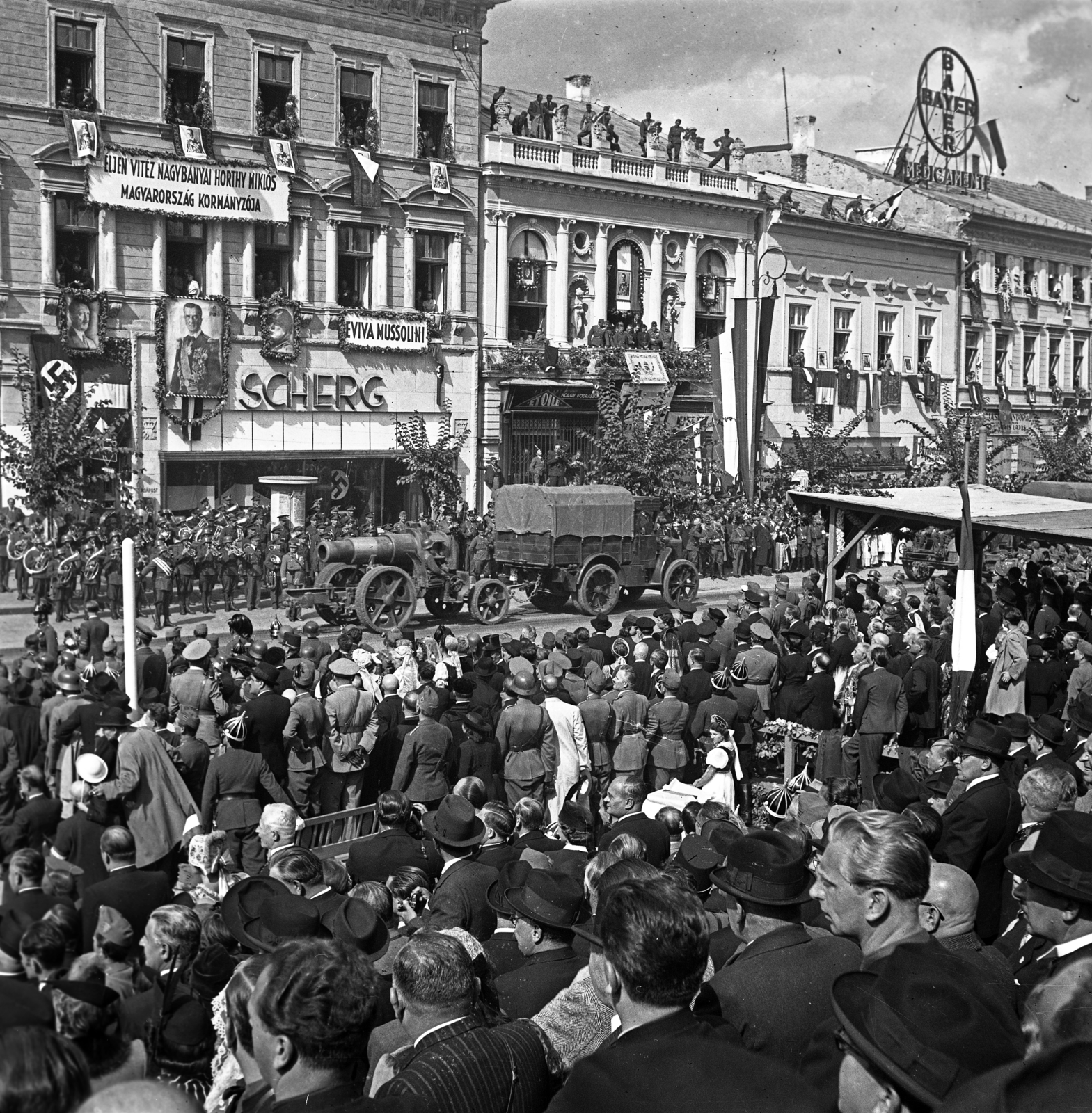 Románia,Erdély, Kolozsvár, Fő tér a magyar csapatok bevonulása idején. A felvétel 1940. szeptember 15-én a kormányzói fogadó ünnepségen készült., 1940, Hózer Benjamin, Fortepan #272490