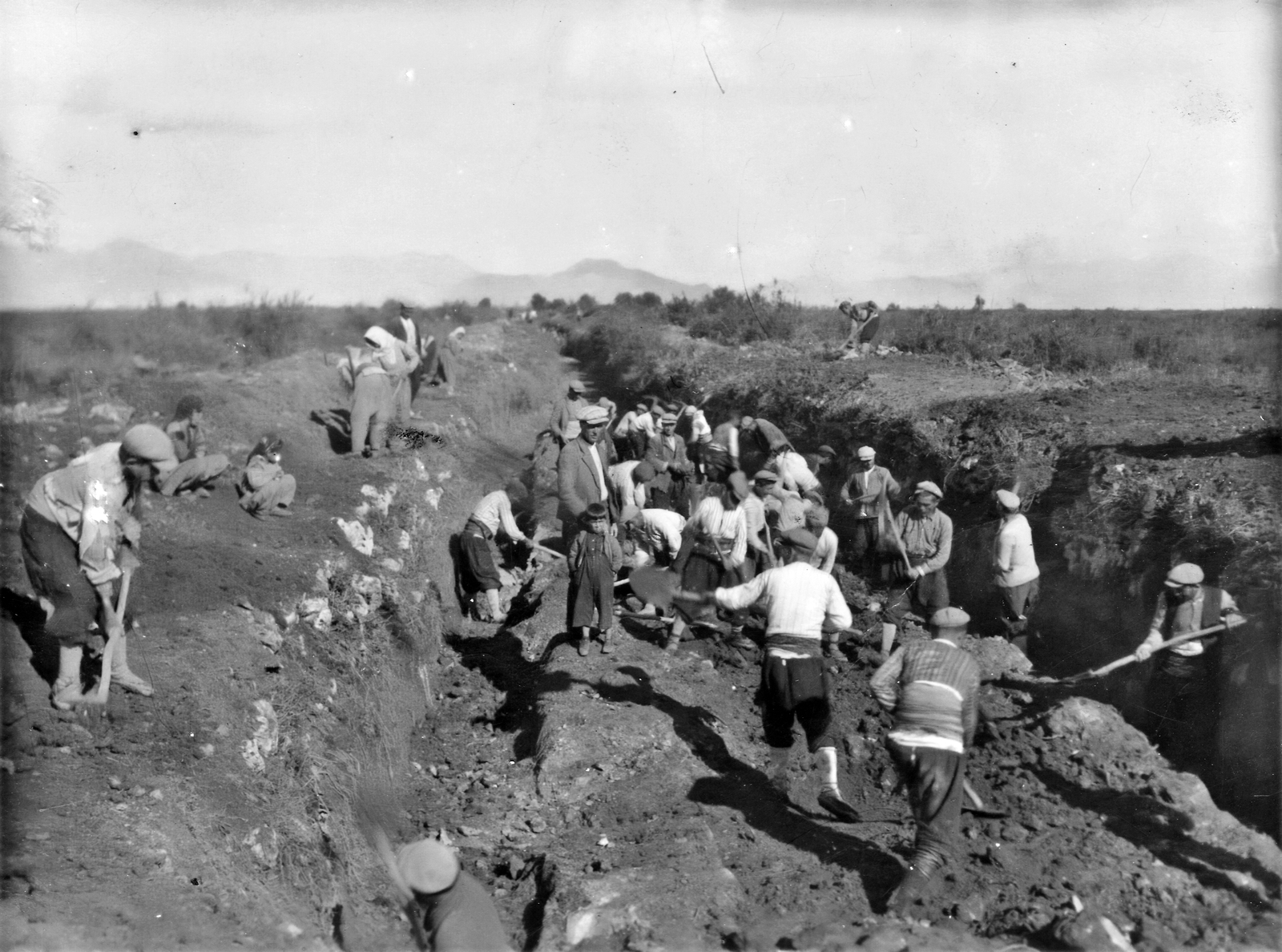 1943, Hózer Benjamin, digging, Fortepan #272539