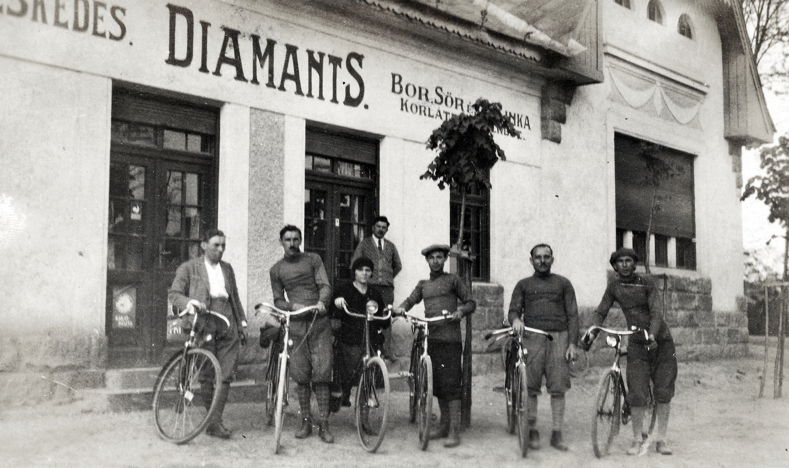 Magyarország, Veresegyház, a felvétel Fő út 128. előtt, a Luther utcai saroknál készült., 1933, Jurányi Attila, kerékpár, üzletportál, Fortepan #272577