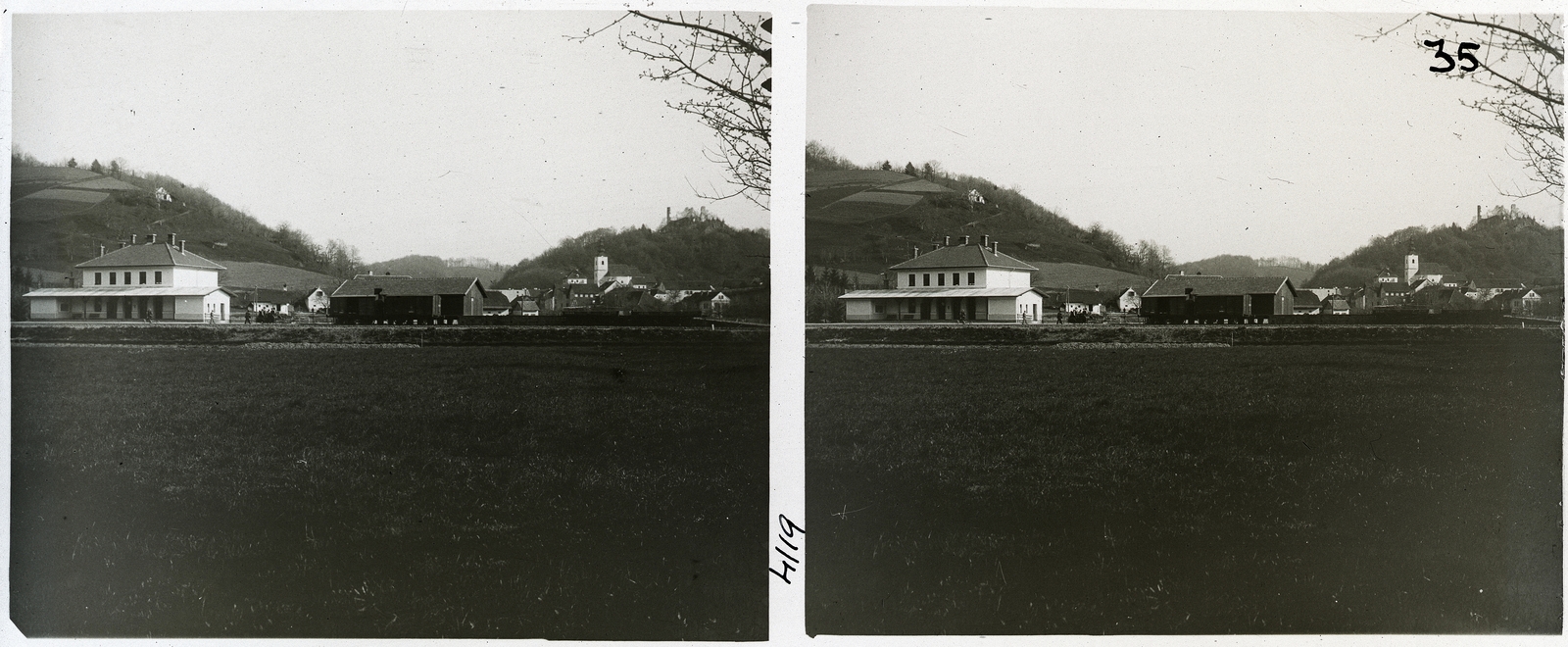 Slovenia, Rogatec, balra a vasútállomás, jobbra a Jerneja templom, a hegytetőn Rogatec vára., 1903, Schoch Frigyes, railway, church, castle, stereophoto, Fortepan #27262