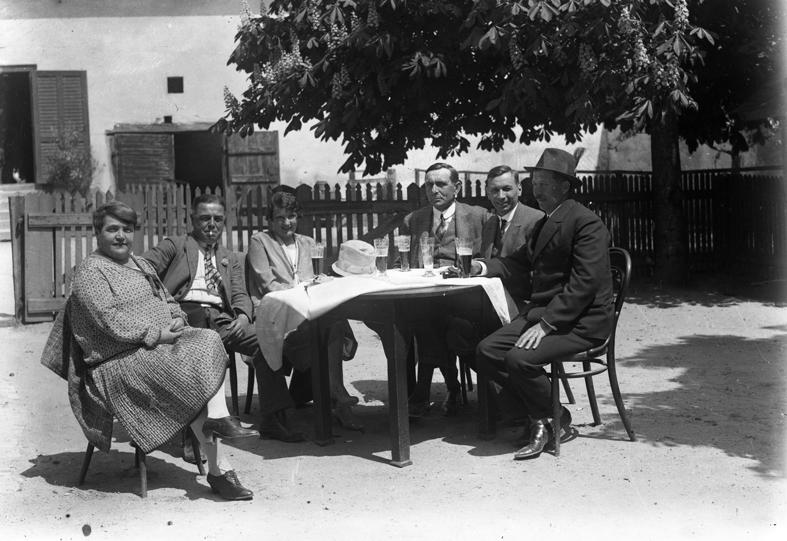 1931, Kozma Endre, sör, italozás, asztal, Fortepan #272638