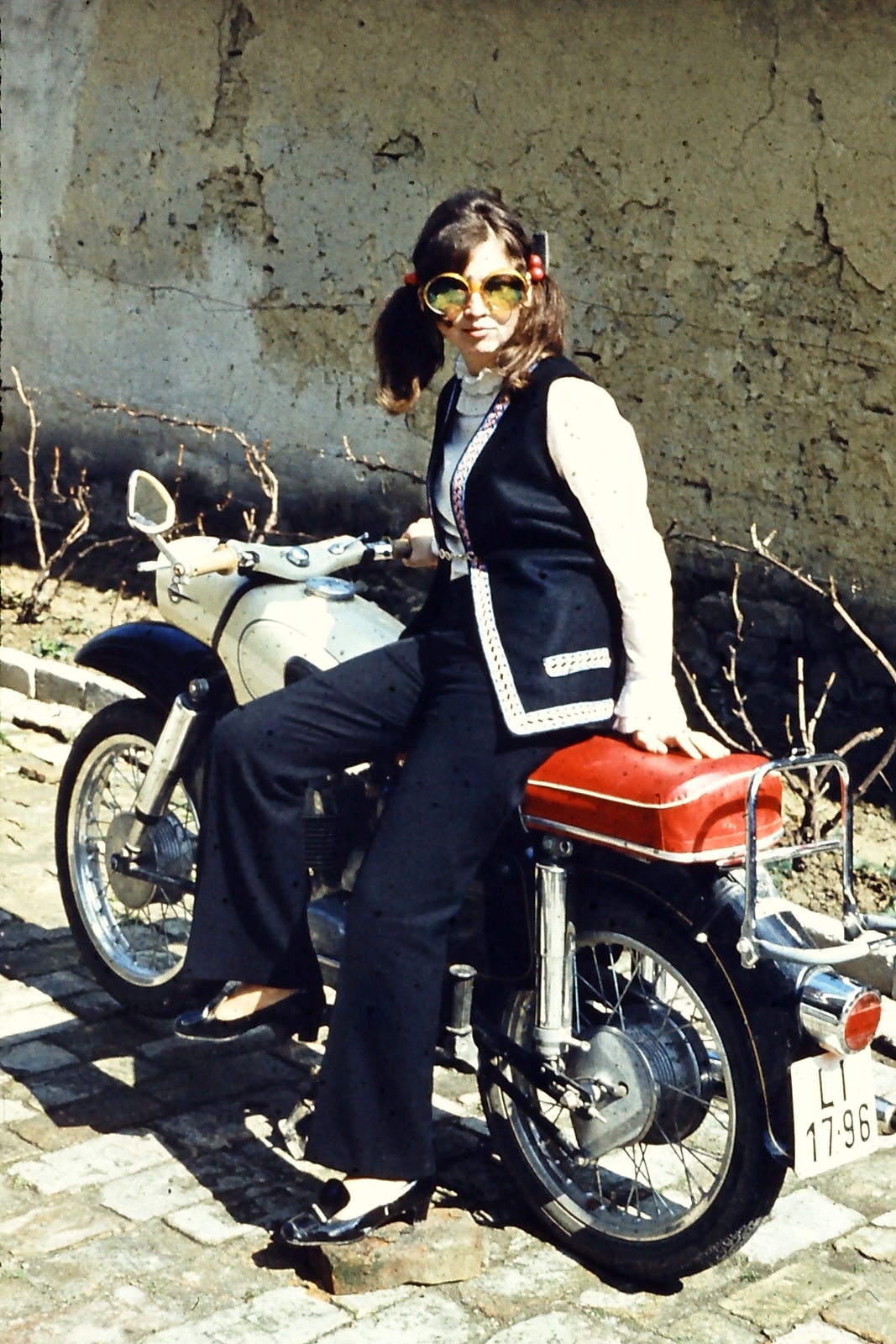 Hungary, Bátaszék, 1975, Miskolczi Zsuzsa, motorcycle, girls'n'cars, shades, MZ-brand, colorful, Fortepan #272670