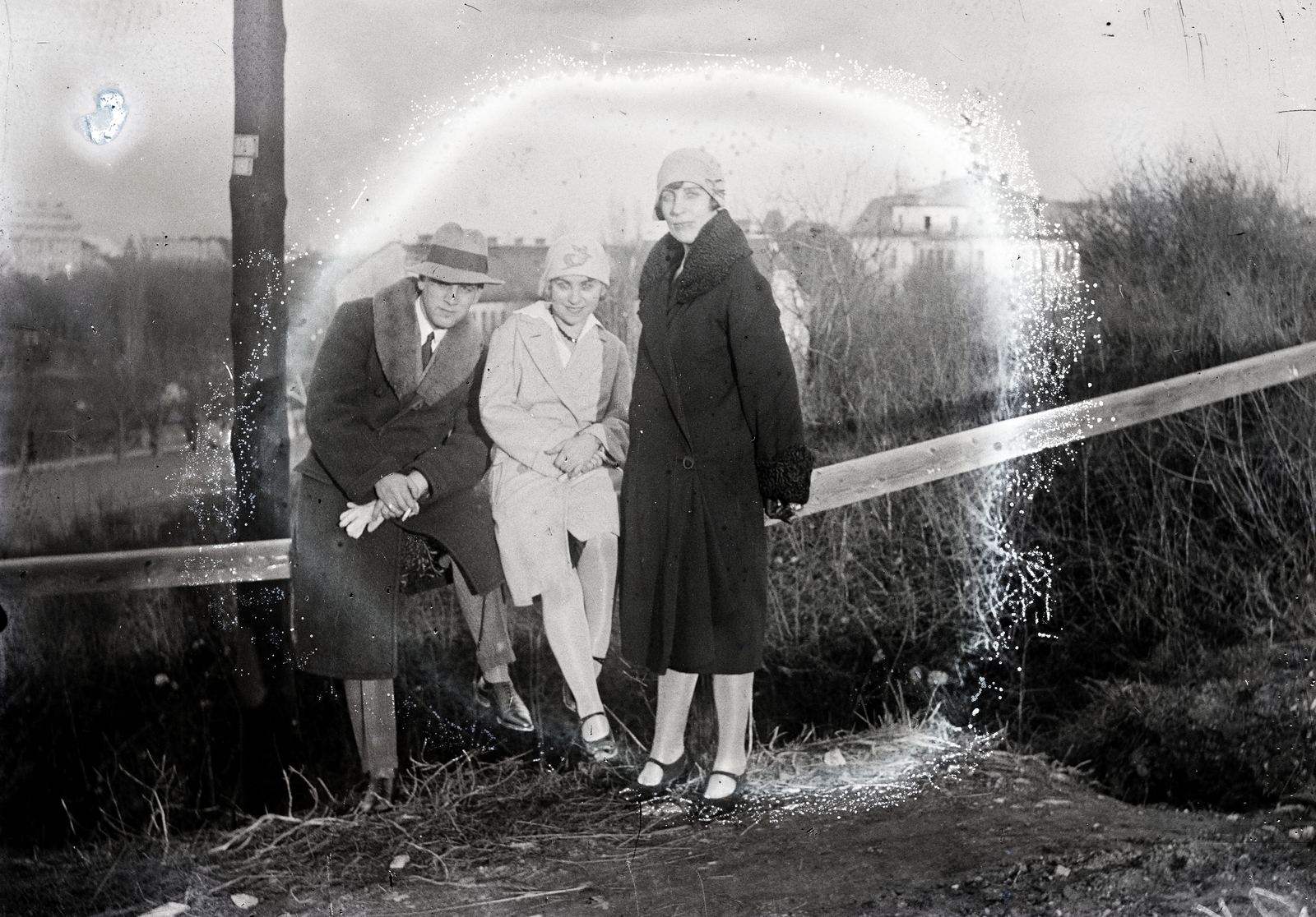 1923, Fortepan/Album085, erroneous photo, three people, sitting on a handrail, Fortepan #272825
