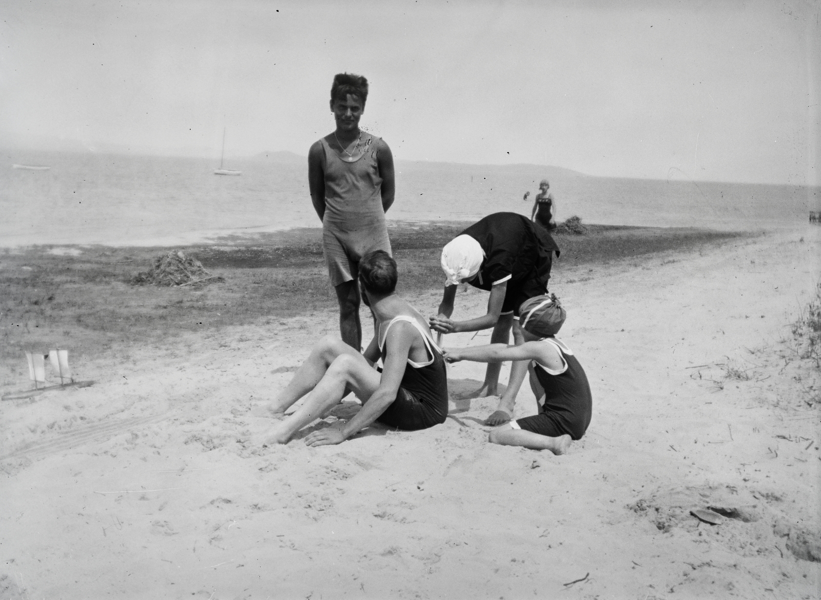 Hungary, Balatonszemes, 1915, Flanek-Falvay-Kováts, shore, sand, bathing costume, Fortepan #272947