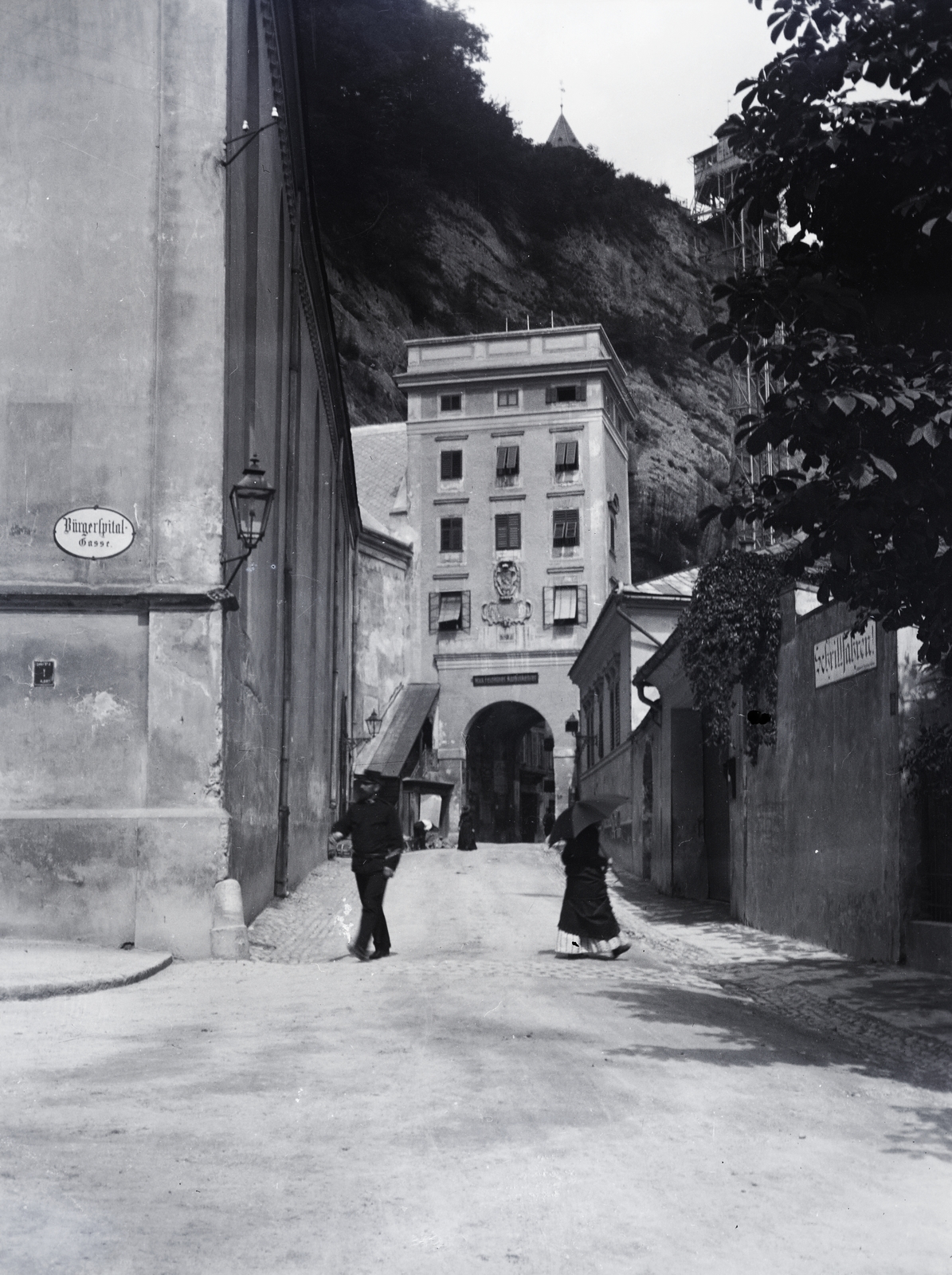 Austria, Salzburg, Bürgerspitalplatz, Gstättentor., 1908, Flanek-Falvay-Kováts, relief, shutter, sunshades, street name sign, candelabra, gazebo, Fortepan #272958