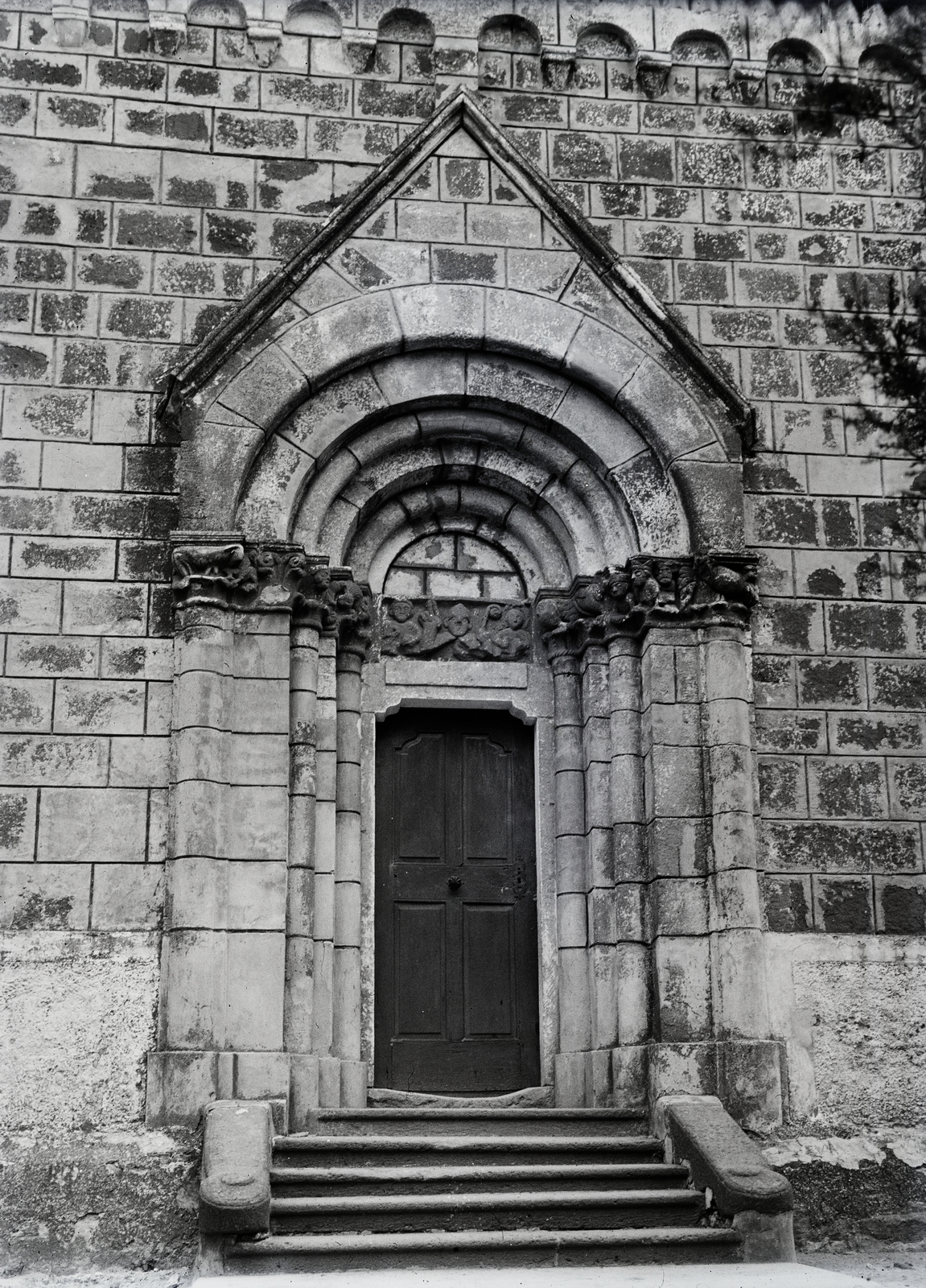 Hungary, Felsőörs, a Batthyány téren álló Bűnbádó Magdolna-templom, a római katolikus volt prépostsági templom kapuja., 1917, Flanek-Falvay-Kováts, Fortepan #272971