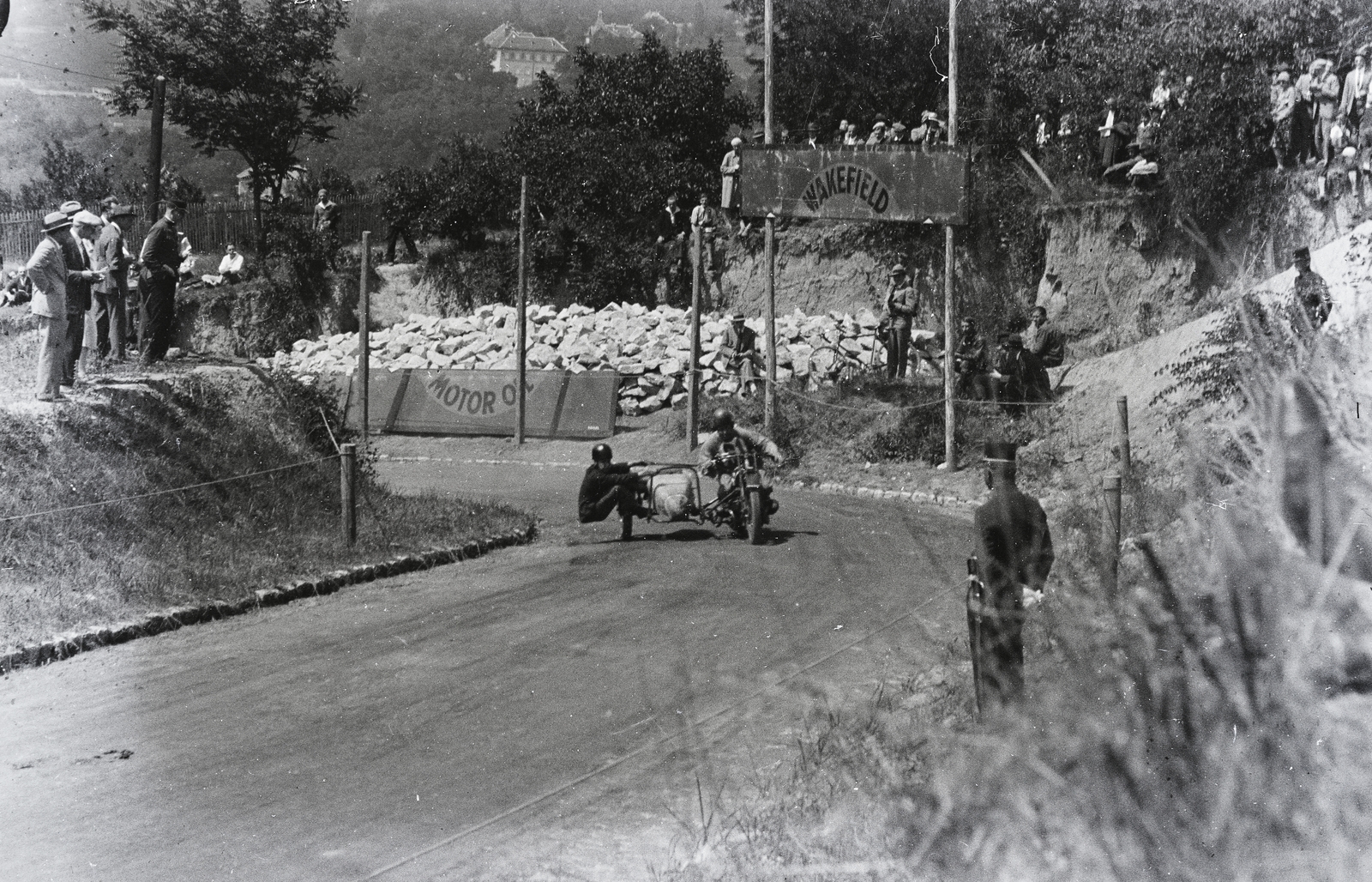 Magyarország, Budapest II., Látó-hegy / Gugger-hegy, a felvétel a Királyi Magyar Automobil Club hegyiversenyén készült, 1929. június 29-én. Vigyázó Miklós (oldalkocsis BMW motor)., 1929, Flanek-Falvay-Kováts, oldalkocsis motorkerékpár, Budapest, Fortepan #272983