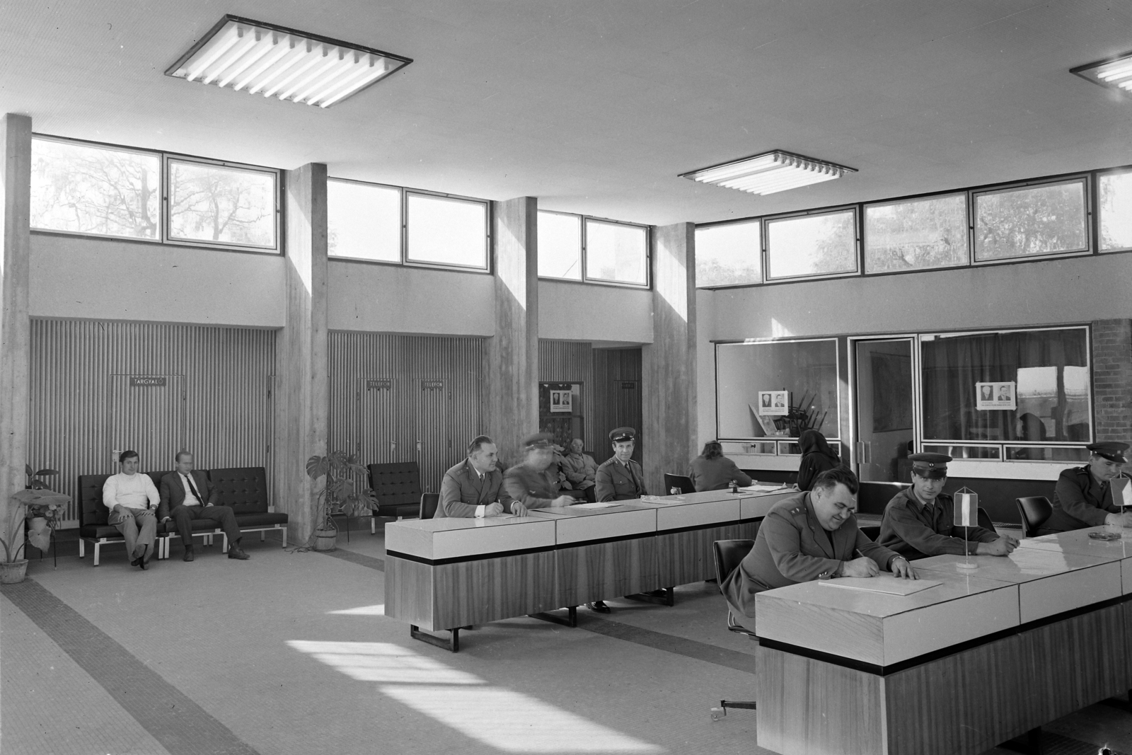 Slovakia, Slovenské Ďarmoty, határátkelő Balassagyarmat felé., 1968, UVATERV, Czechoslovakia, uniform, men, furniture, interior, custom's office, Most wanted, Fortepan #2730