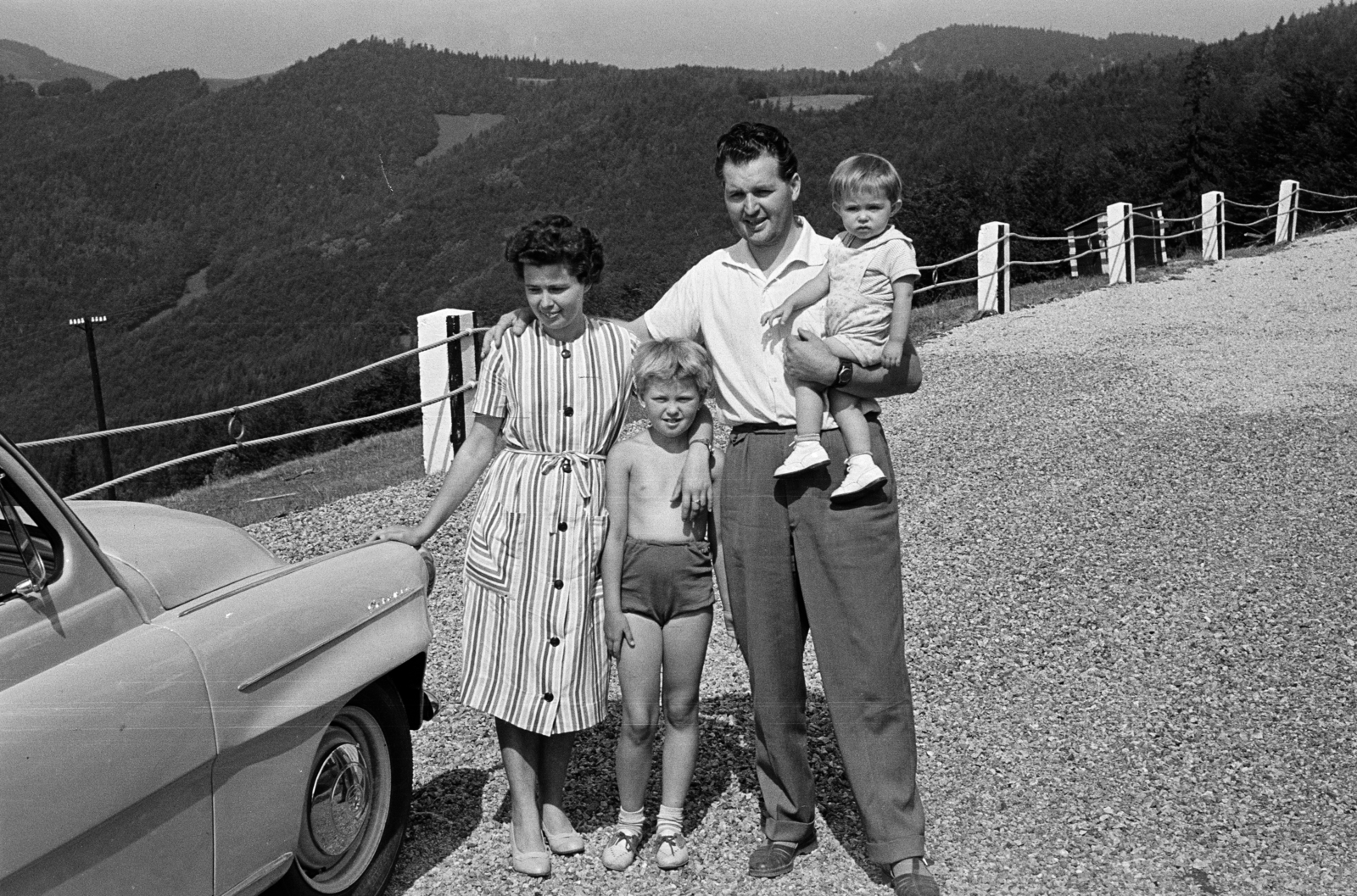 Szlovákia, Dobsina, a 67-es főút a Dobsinai-tető alatt., 1963, Schermann Ákos, Schermann Ákos, Fortepan #273008