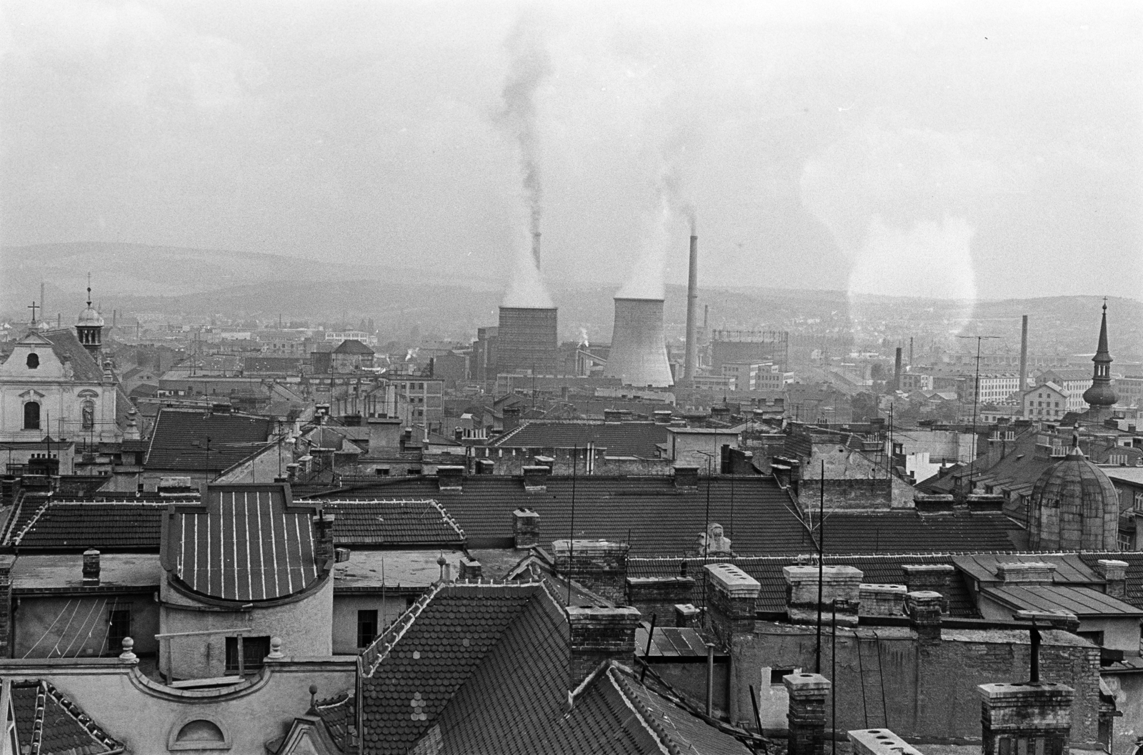 Czech Republik, Brno, kilátás a régi városháza tornyából a fűtőerőmű felé., 1963, Schermann Ákos, Fortepan #273017