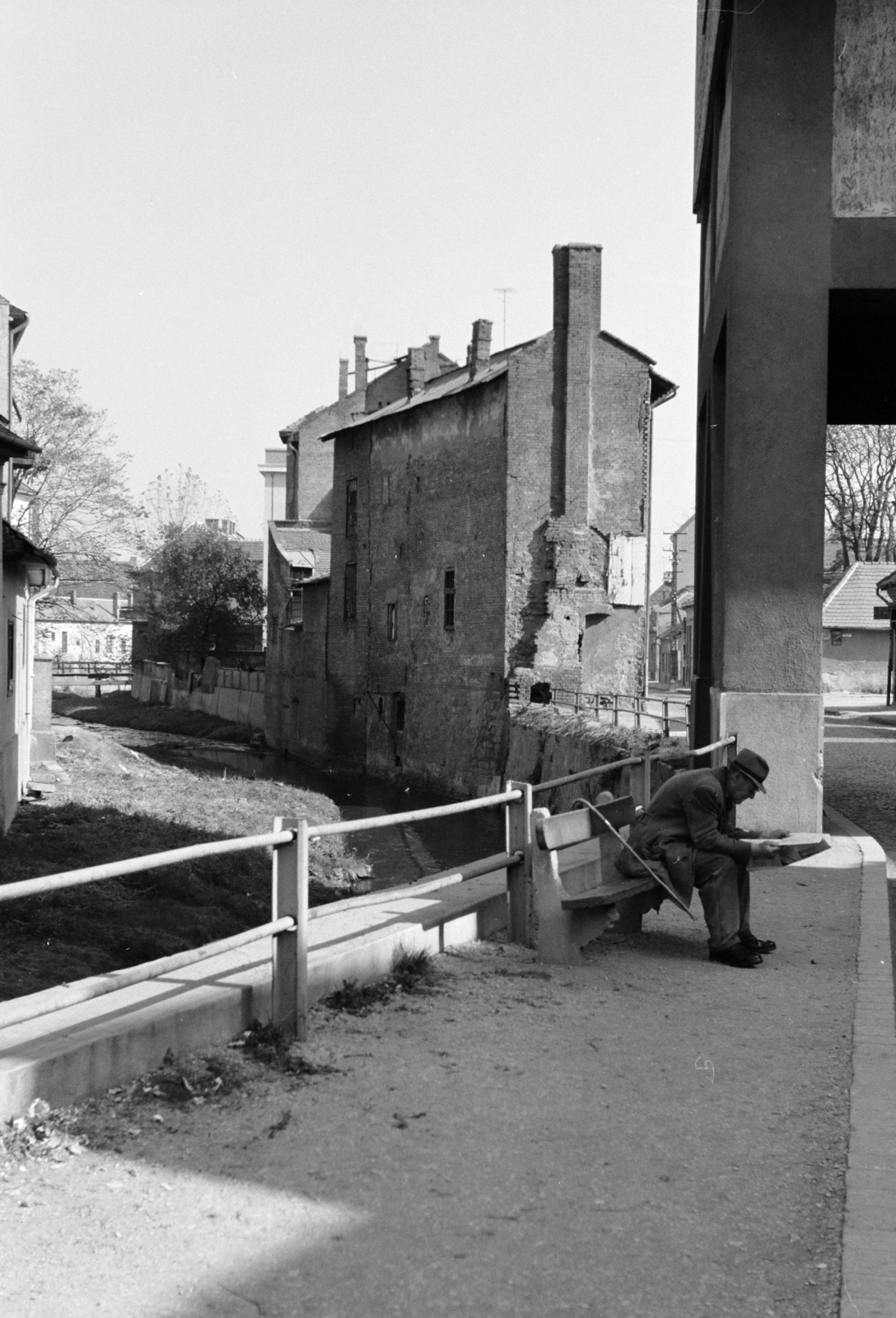 Magyarország, Miskolc, a Szinva patak és az Arany János utca a Szemere Bertalan utca irányából nézve., 1966, Schermann Ákos, Schermann Ákos, Fortepan #273042