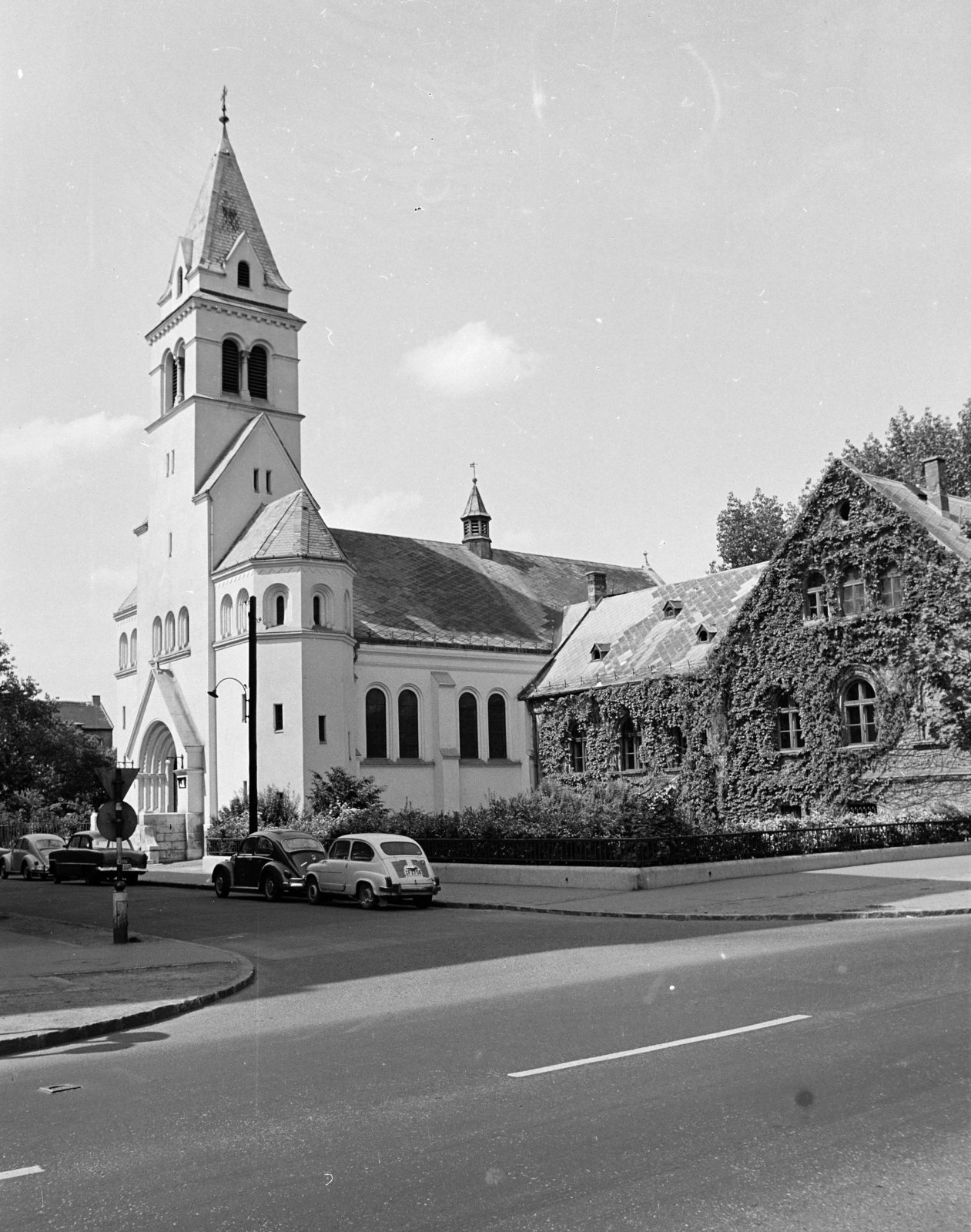 Hungary, Budapest XI., Bocskai út, szemben a Magyari István utcában a Kelenföldi Evangélikus Egyházközség temploma., 1971, Schermann Ákos, Budapest, Fortepan #273053