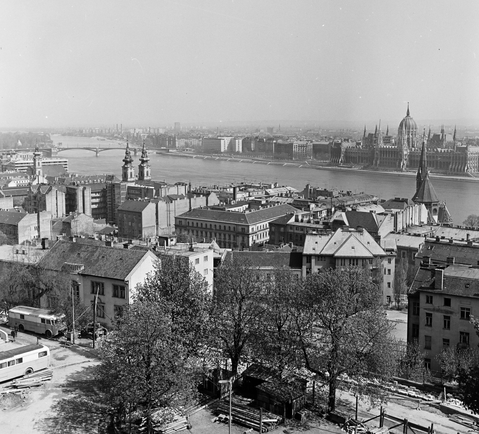 Hungary, Halászbástya, Budapest I., kilátás a Margit híd és a Margit-sziget irányába, jobbra a Parlament., 1971, Schermann Ákos, Budapest, Fortepan #273065
