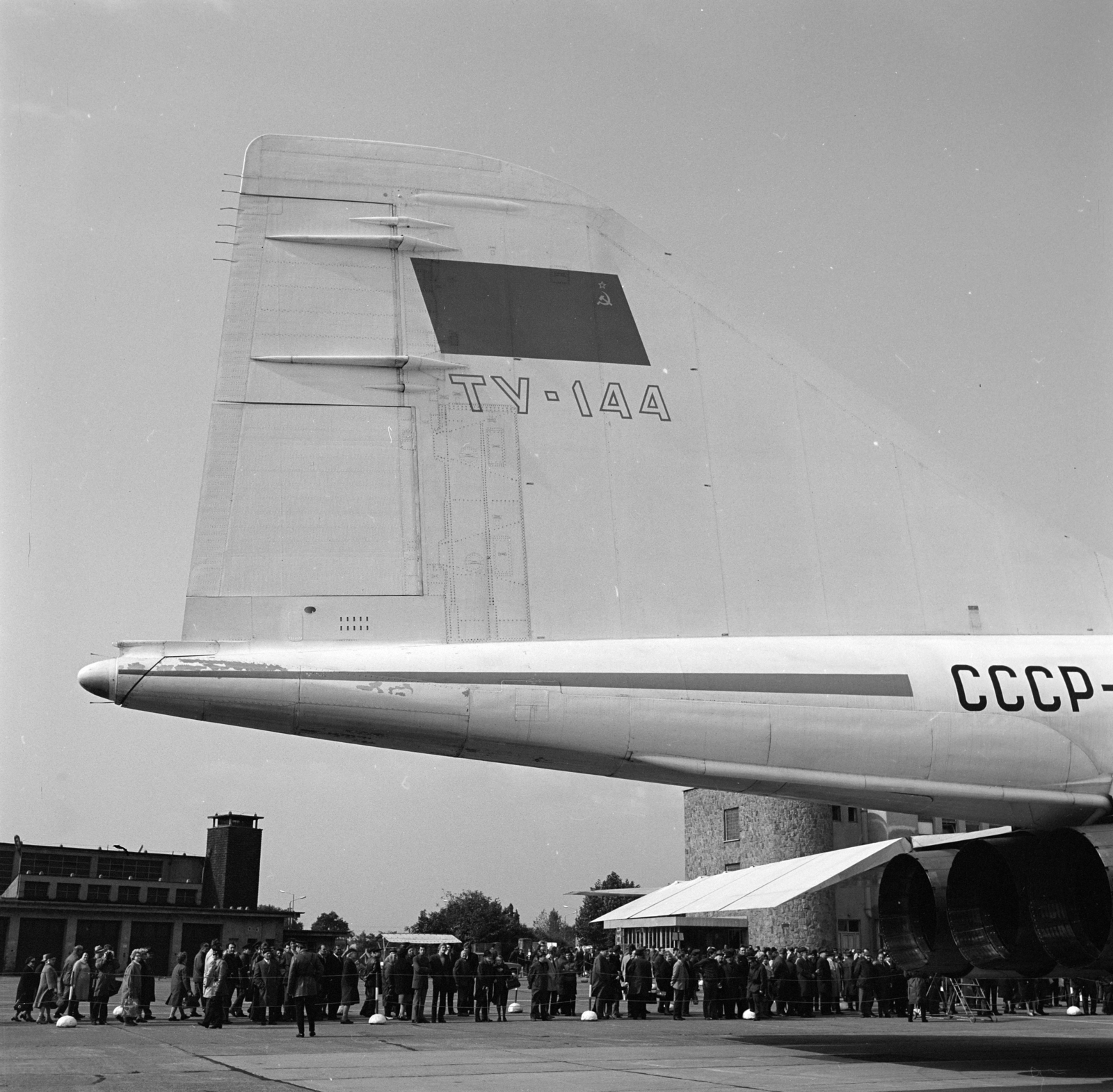 Hungary, Ferihegy (now - Ferenc Liszt) International Airport, Budapest XVIII., Tu-144-es szuperszonikus utasszállító repülőgép bemutatója., 1972, Schermann Ákos, airplane, Budapest, Fortepan #273070