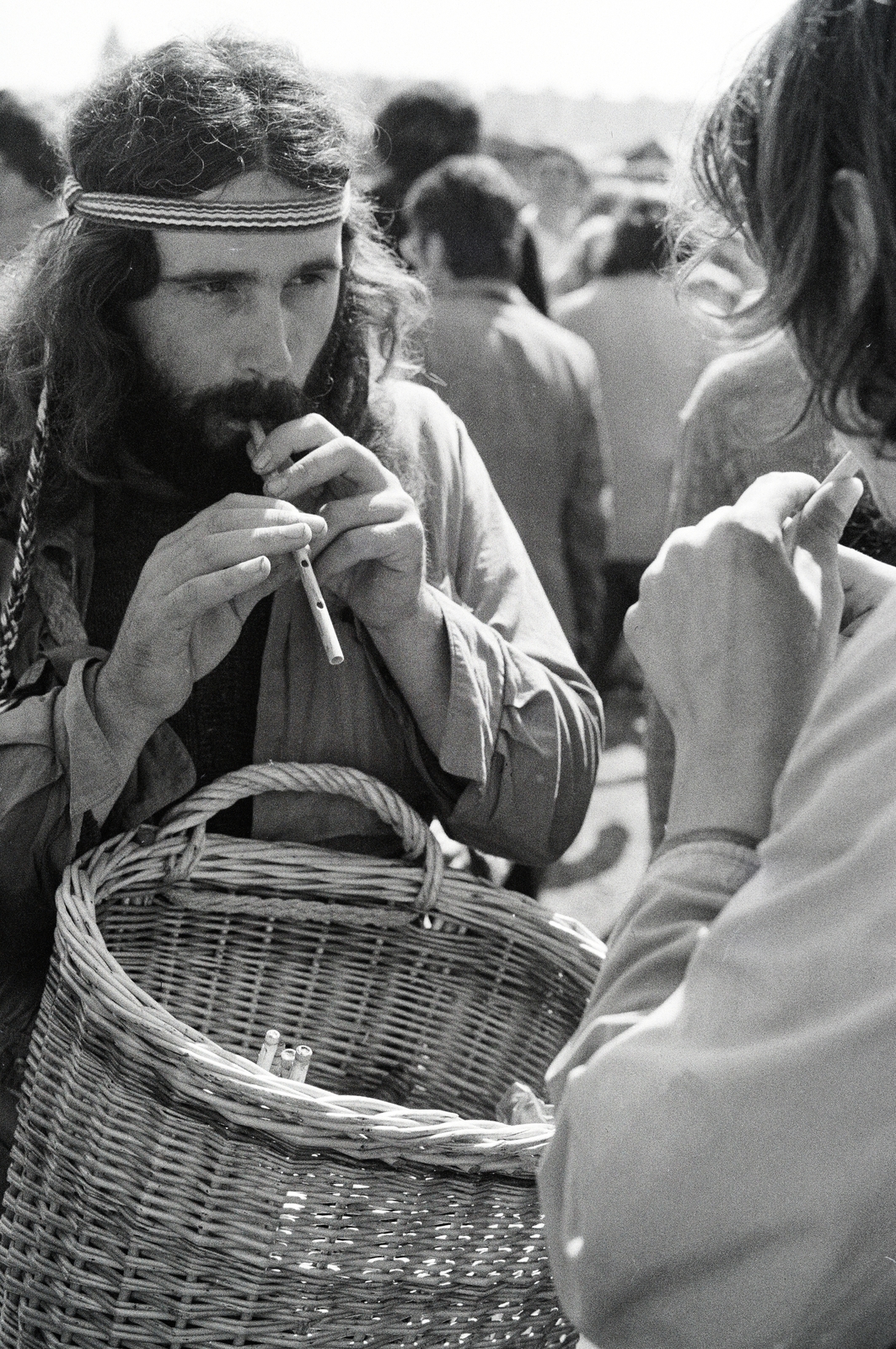 Hungary, Pécs, Búza tér, vásár a piacon., 1978, Schermann Ákos, musical instrument, headband, flute, fair, Fortepan #273112